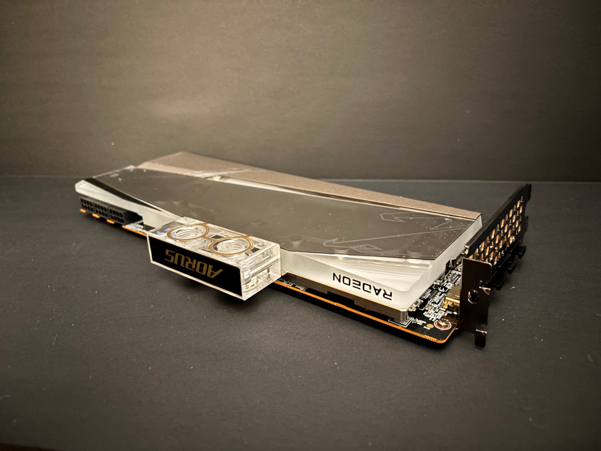 AORUS Radeon RX 6900 XT Waterforce WB 16GB
