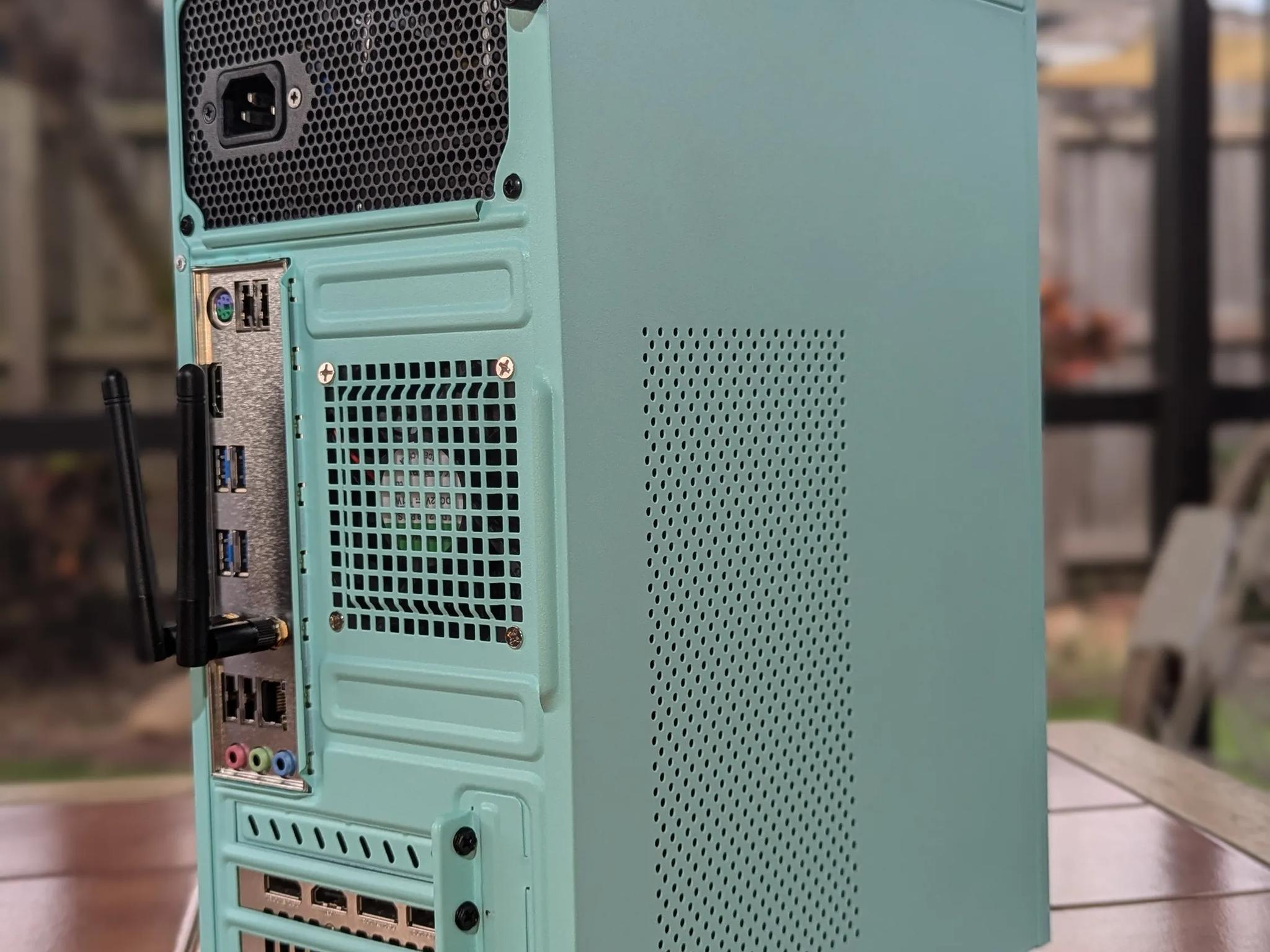 Tiny But Mighty - Ocean - RX 5600 XT Ryzen 5 3600 16GB 1TB NVME