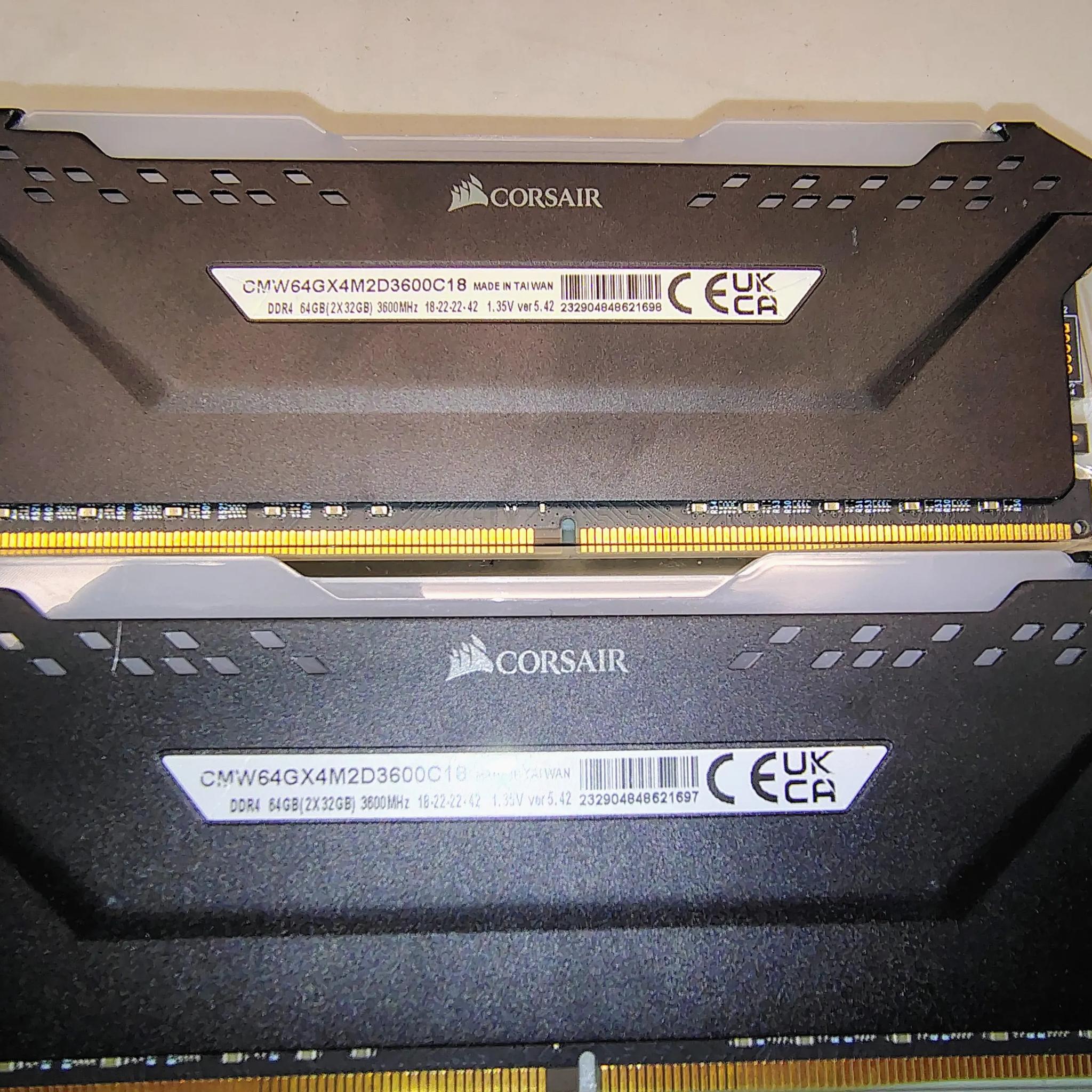 64GB CORSAIR VENGEANCE RGB PRO DDR4 (32GB x 2)