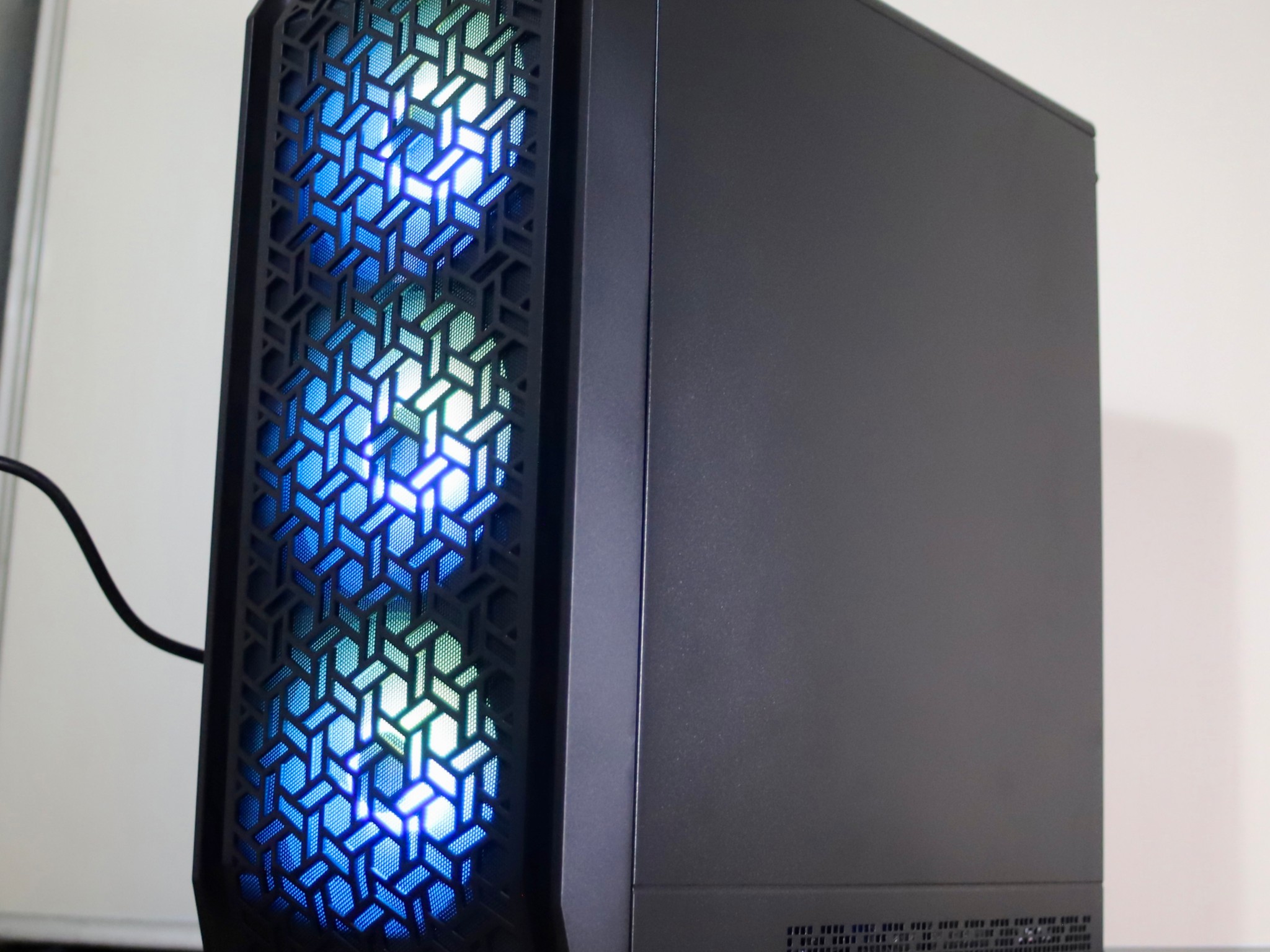 RYZEN 7 2700x, GTX 1070, 32gb Ram ARGB GAMING PC