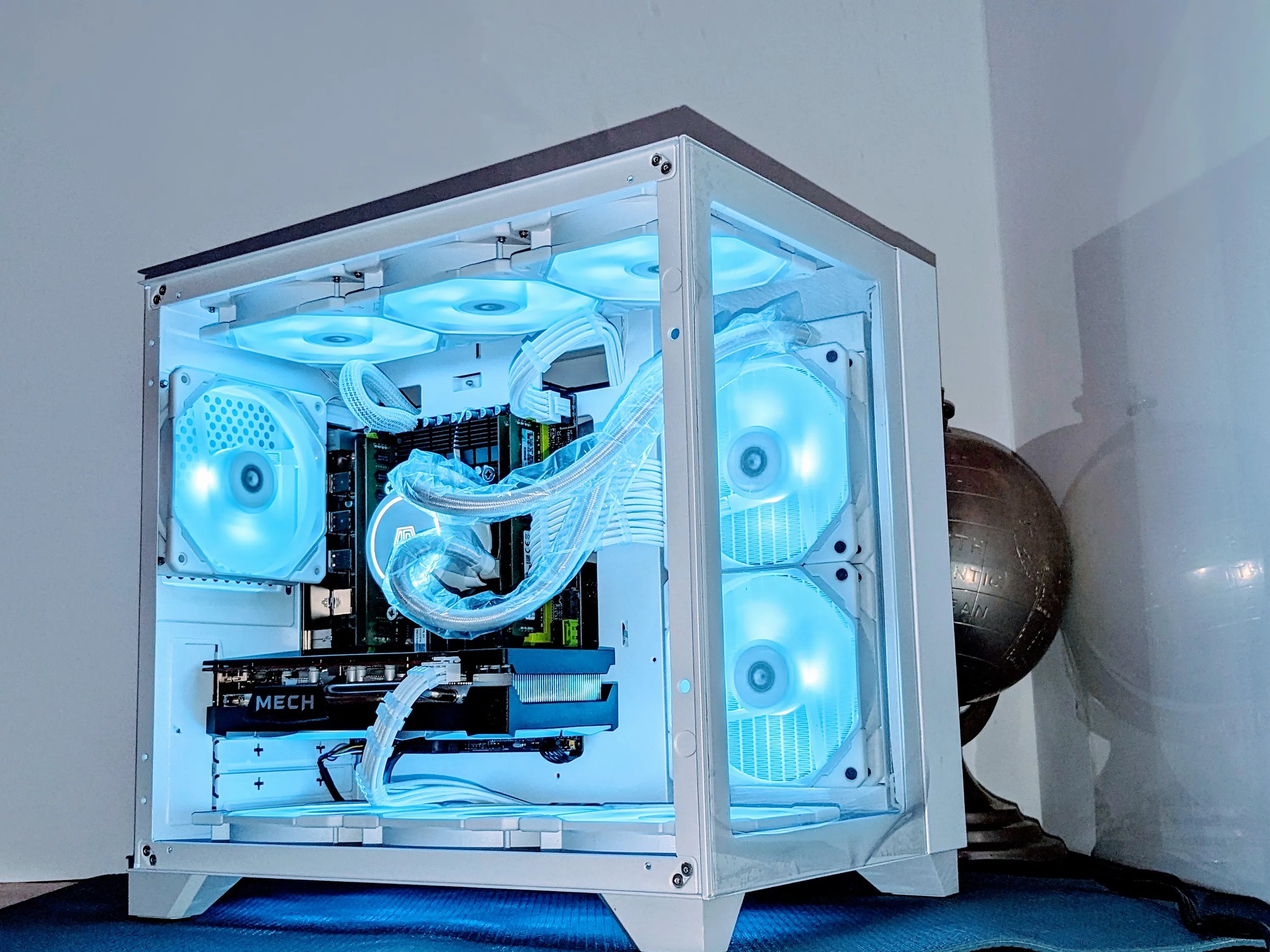 🧊👑 RX6600⚙️(Intel)12-core/24-threads ⚙️ 32GB DDR4 RAM ⚙️ 1TB NVMe SSD ⚙️ Windows 11 Pro(Activated)