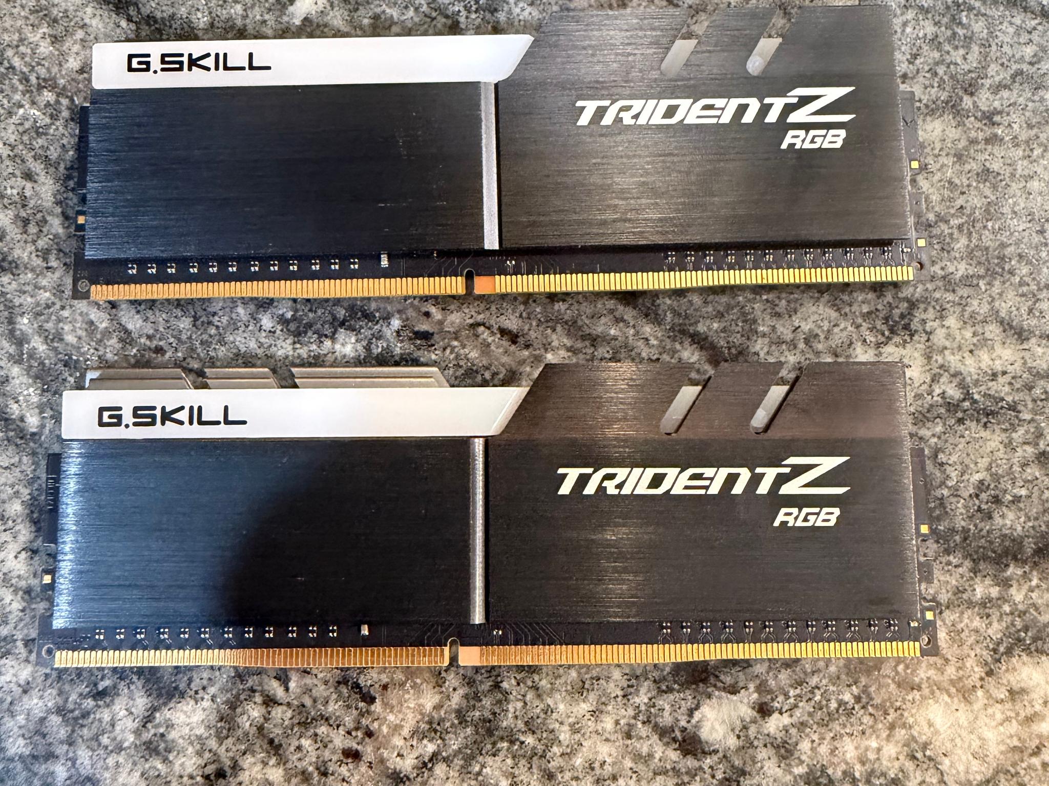 G.SKILL Trident Z RGB 16GB (2x8GB) DDR4-3200 DIMM 288-Pin F4-3200C16D-16GTZR