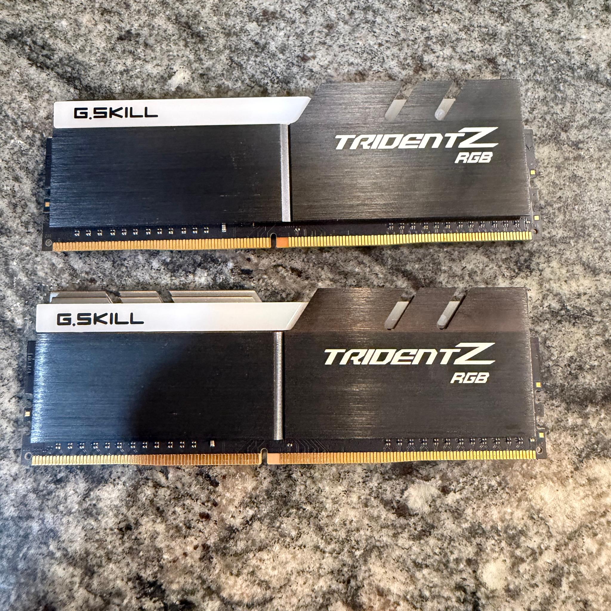 G.SKILL Trident Z RGB 16GB (2x8GB) DDR4-3200 DIMM 288-Pin F4-3200C16D-16GTZR