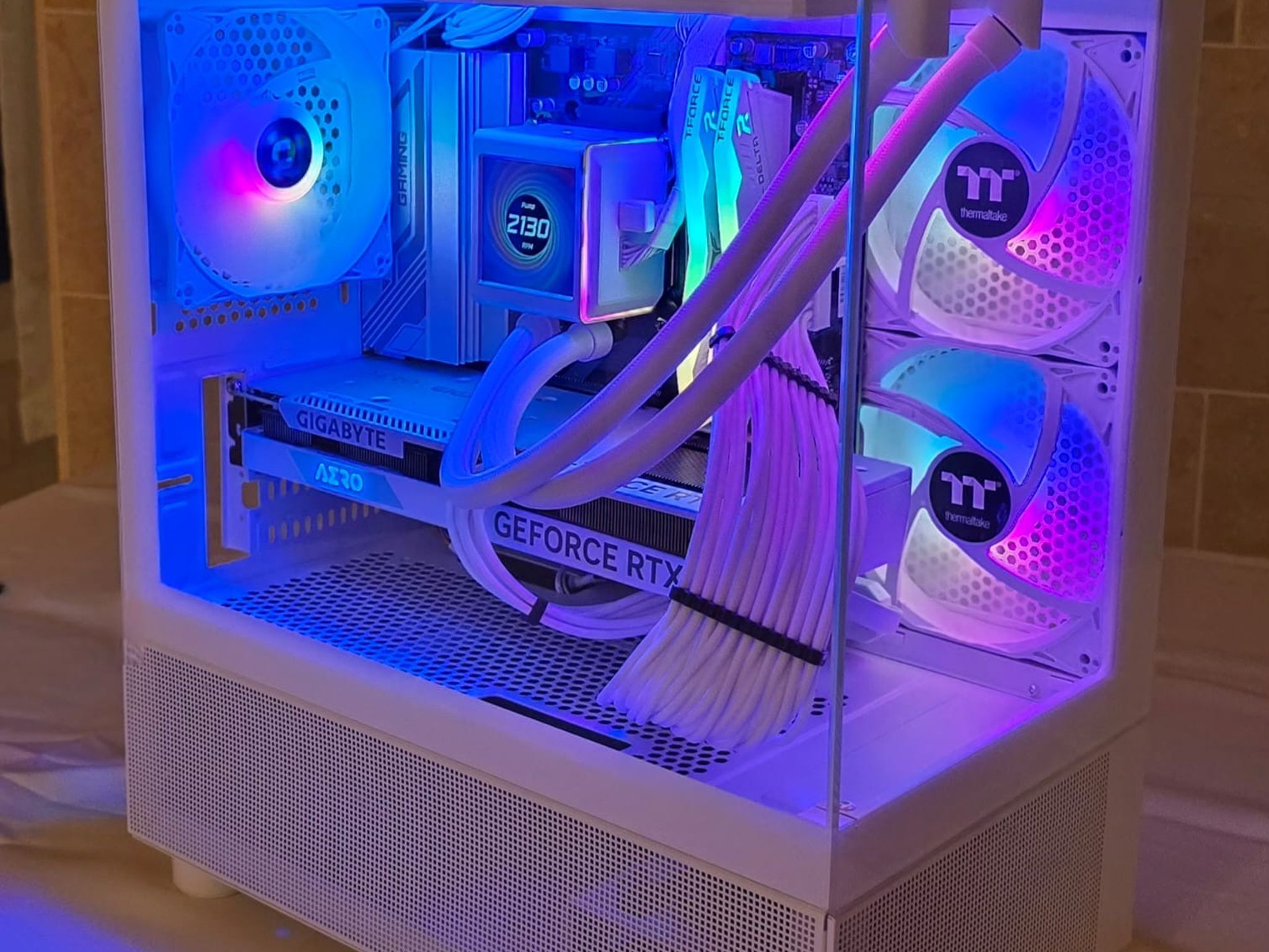 Beautiful White RGB 4060+7700X PC 🔥🔥