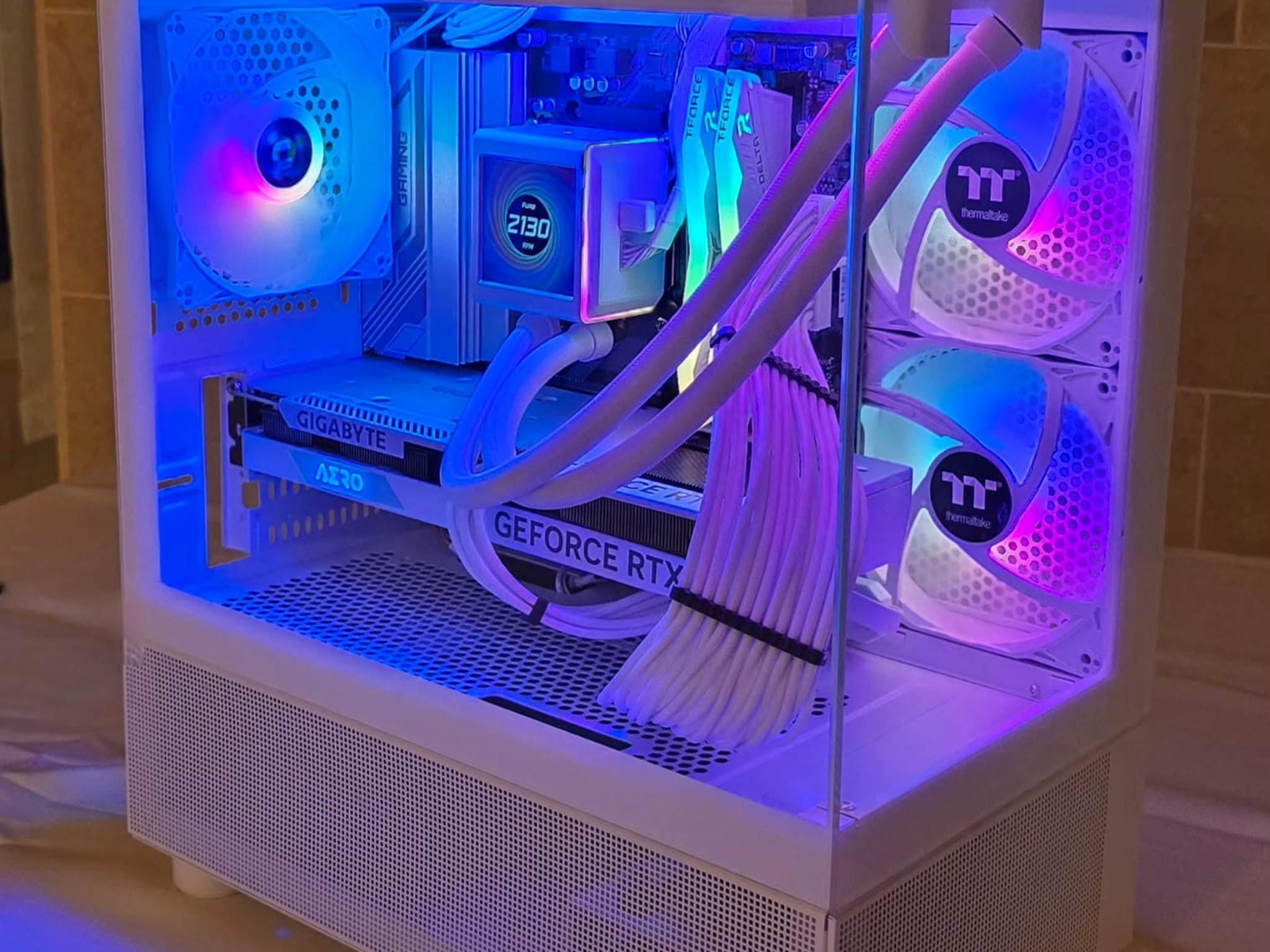 Beautiful White RGB 4060+7700X PC 🔥🔥