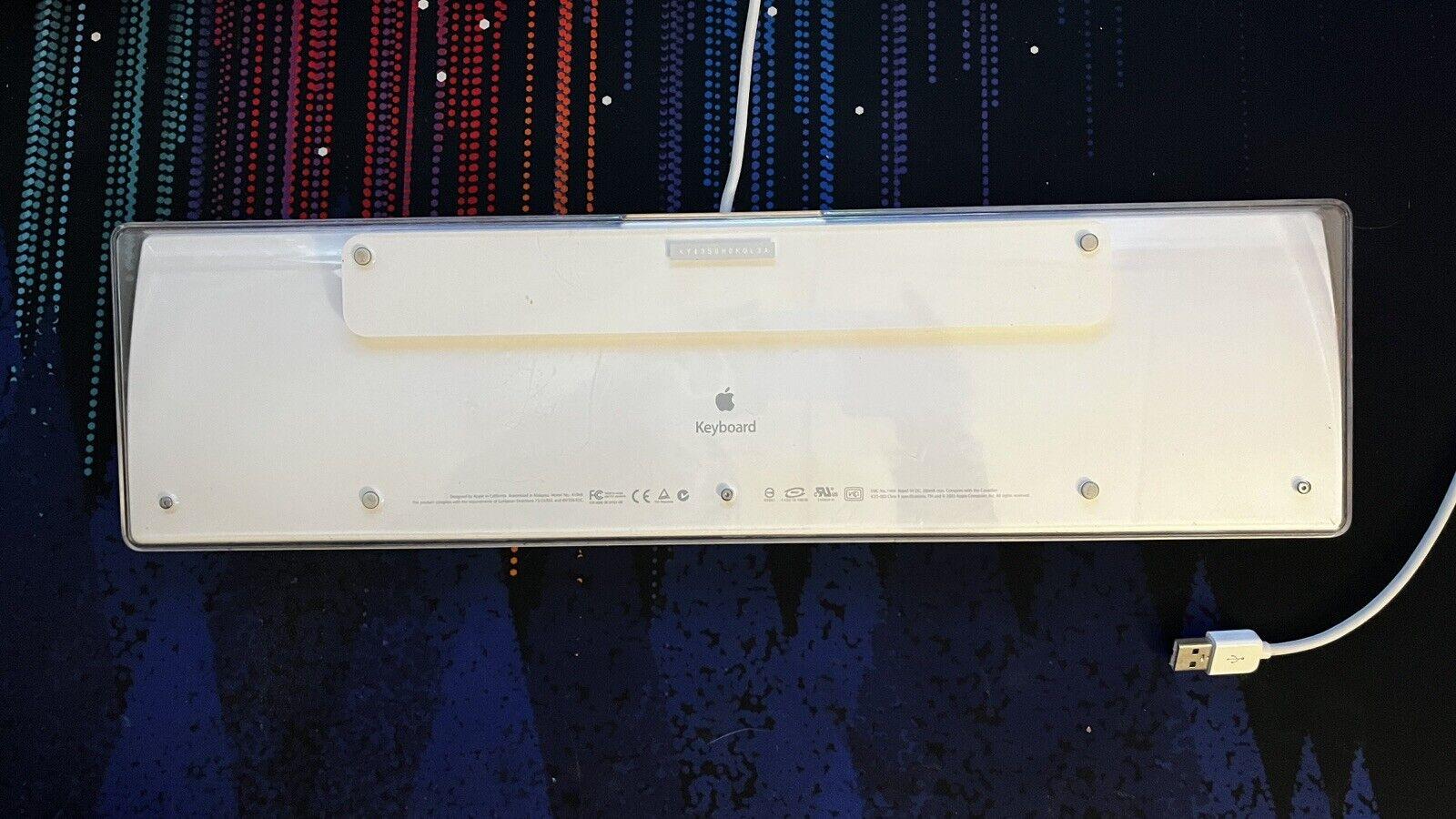 Apple OEM Wired Dual USB Keyboard Model A1048 White 2003 Tested and Working