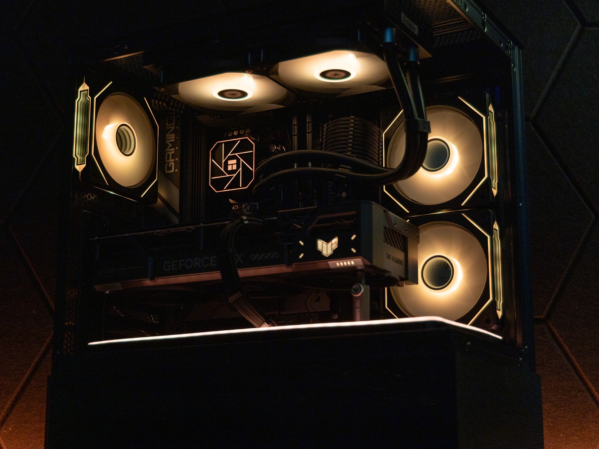 🤖 Cyclone 2.0 🤖 RTX 5070 / AMD R7 9700X / 2TB NVME / 32GB DDR5 RAM / 240 AIO / Windows 11 Pro