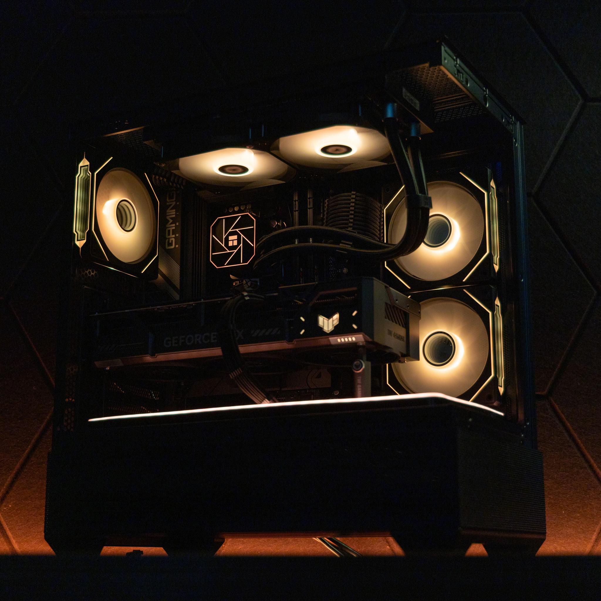 🤖 Cyclone 2.0 🤖 RTX 5070 / AMD R7 9700X / 2TB NVME / 32GB DDR5 RAM / 240 AIO / Windows 11 Pro