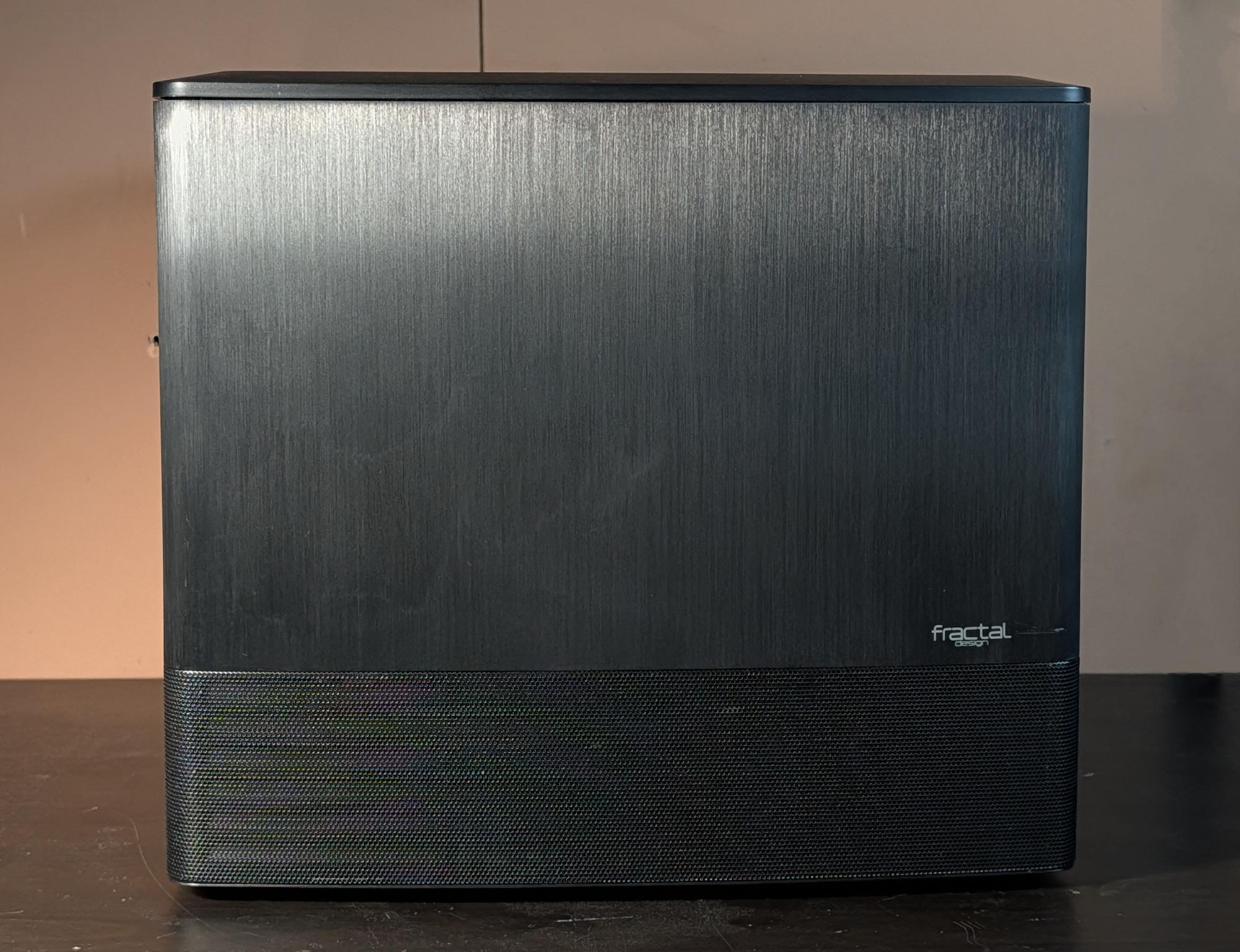 Fractal Design Node 804 (Black - Acrylic) - Image 2