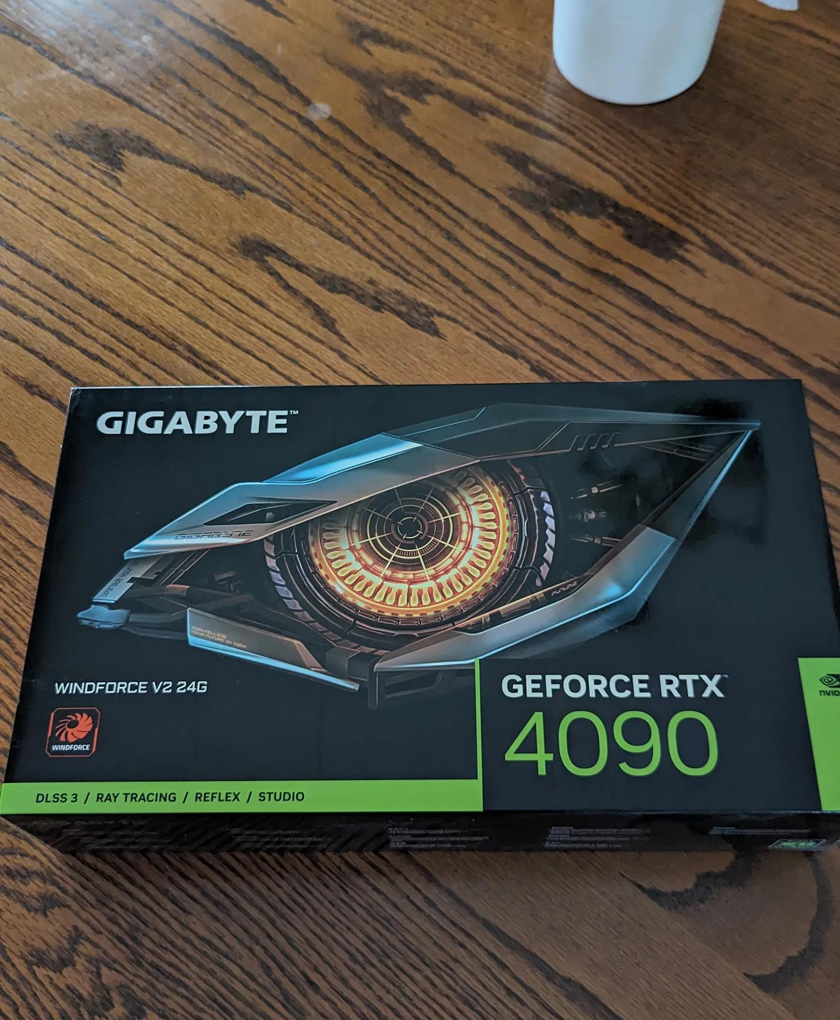 GIGABYTE GeForce RTX 4090 WINDFORCE V2 and cable mod cable