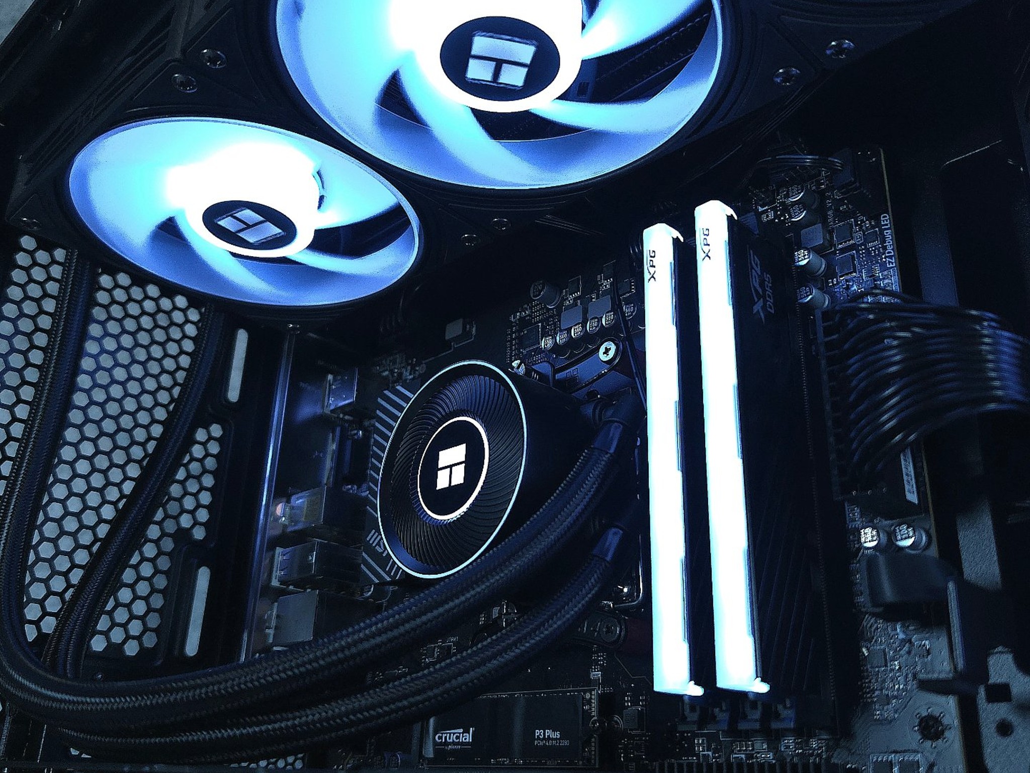 ASUS RTX 5070 🖤 Ryzen 7 9800X3D
