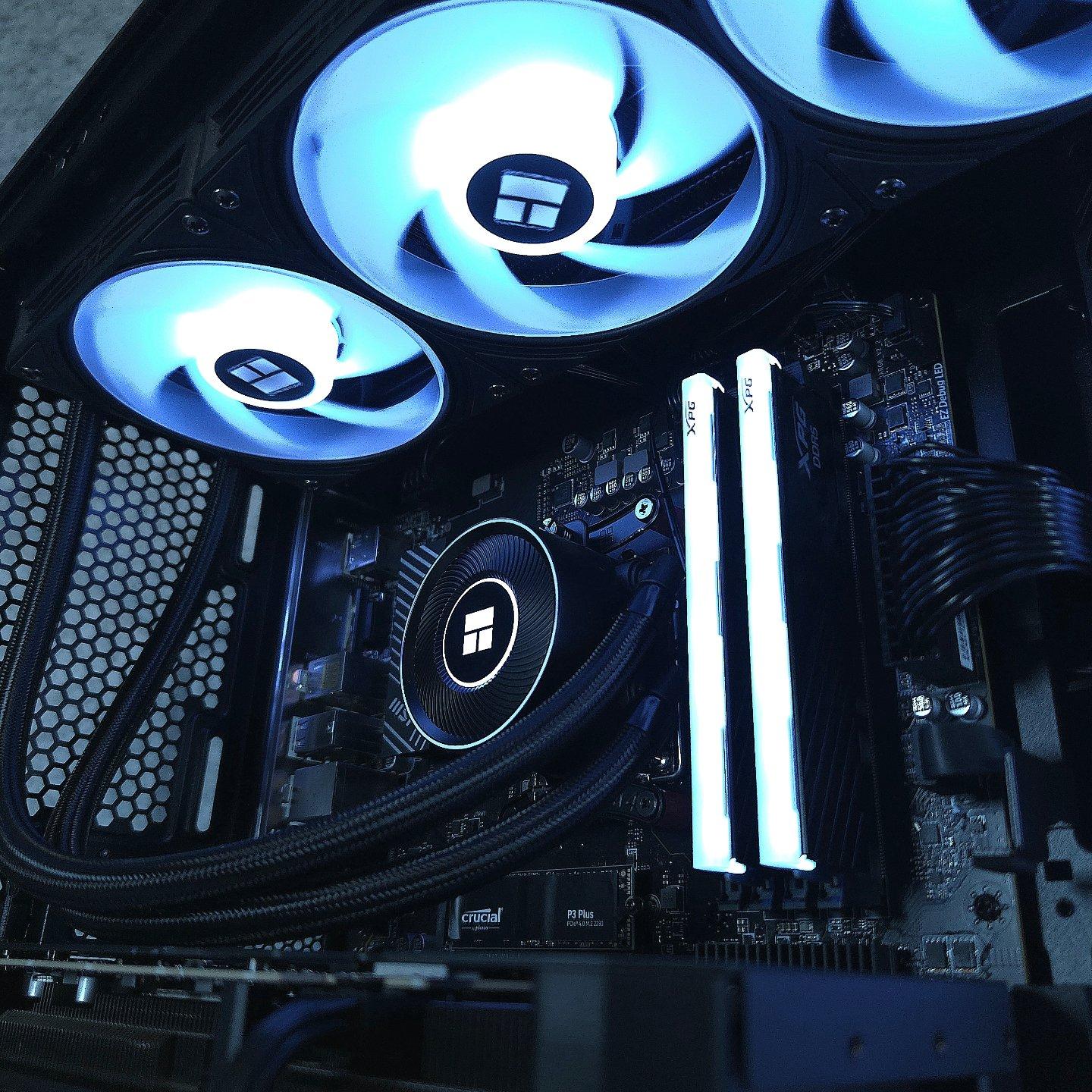 ASUS RTX 5070 🖤 Ryzen 7 9800X3D