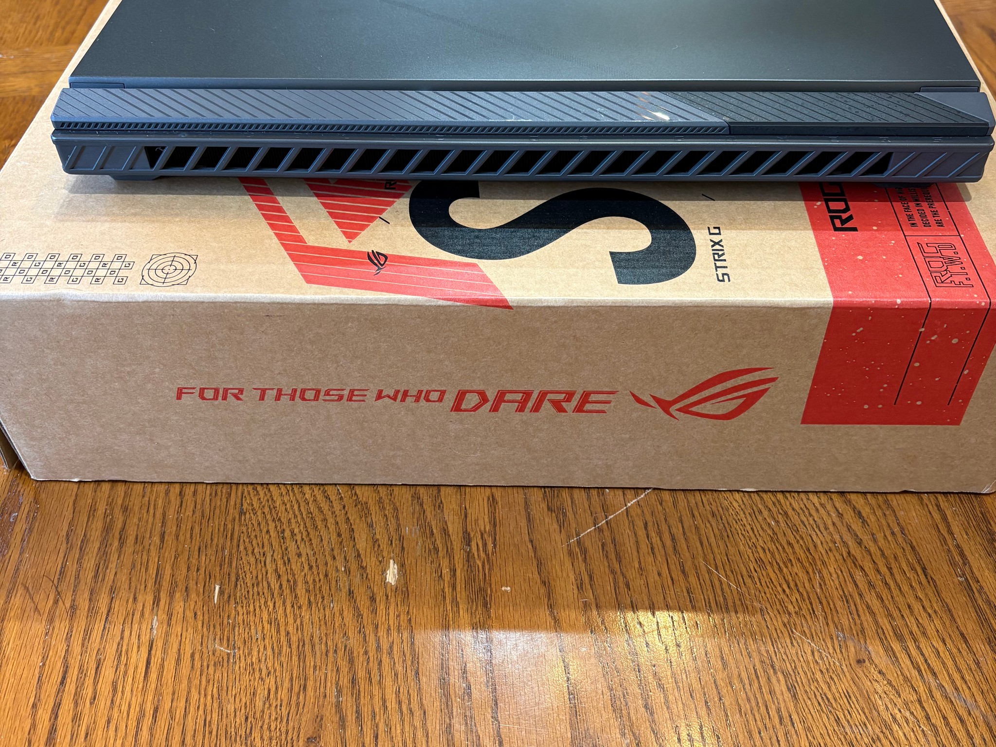 ROG STRIX G16 W/ BOX + MOUSE | 2.5K 240HZ | RTX 5070 TI | Ryzen 9 9955HX3D | 32GB DDR5 | 1TB STOARGE