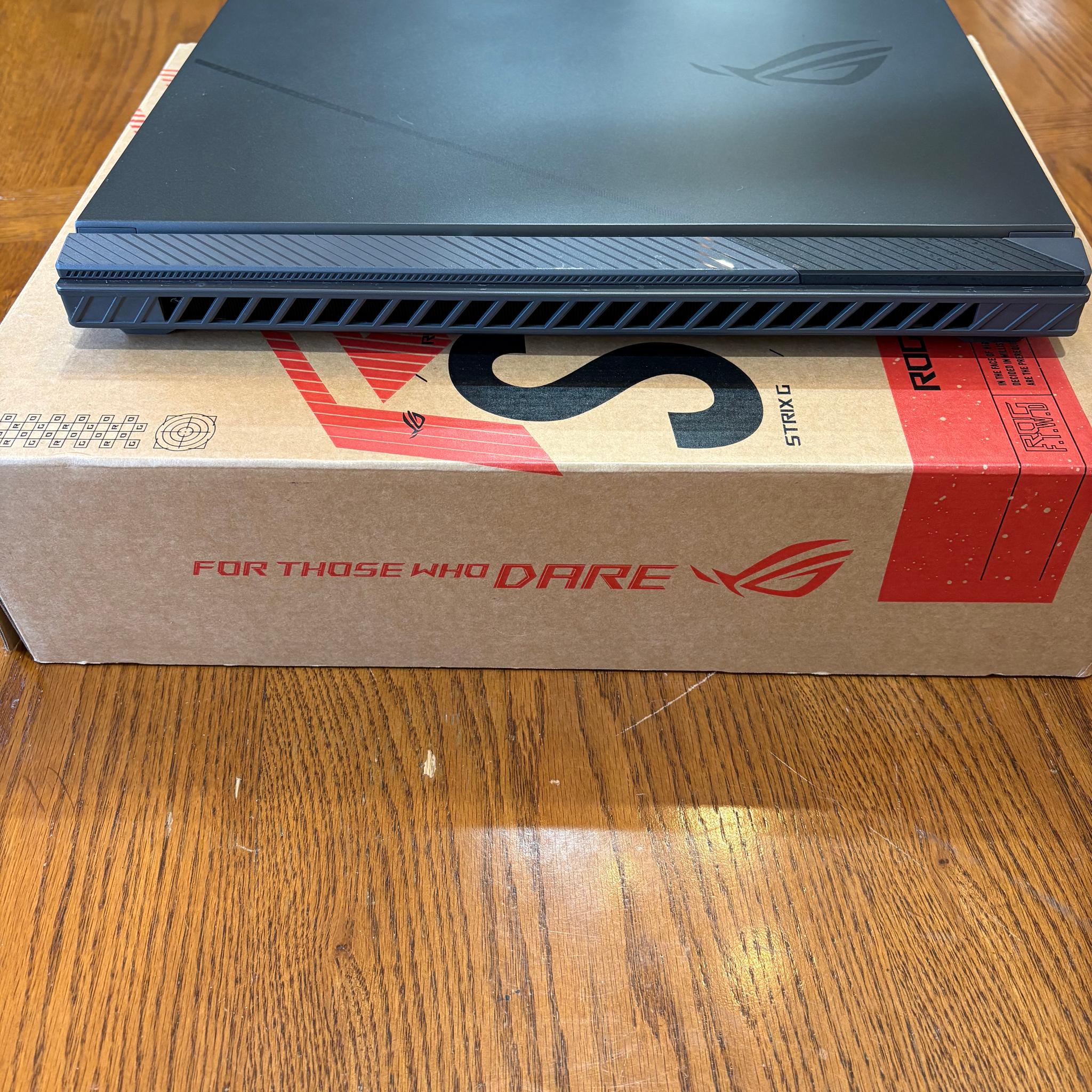 ROG STRIX G16 W/ BOX + MOUSE | 2.5K 240HZ | RTX 5070 TI | Ryzen 9 9955HX3D | 32GB DDR5 | 1TB STOARGE