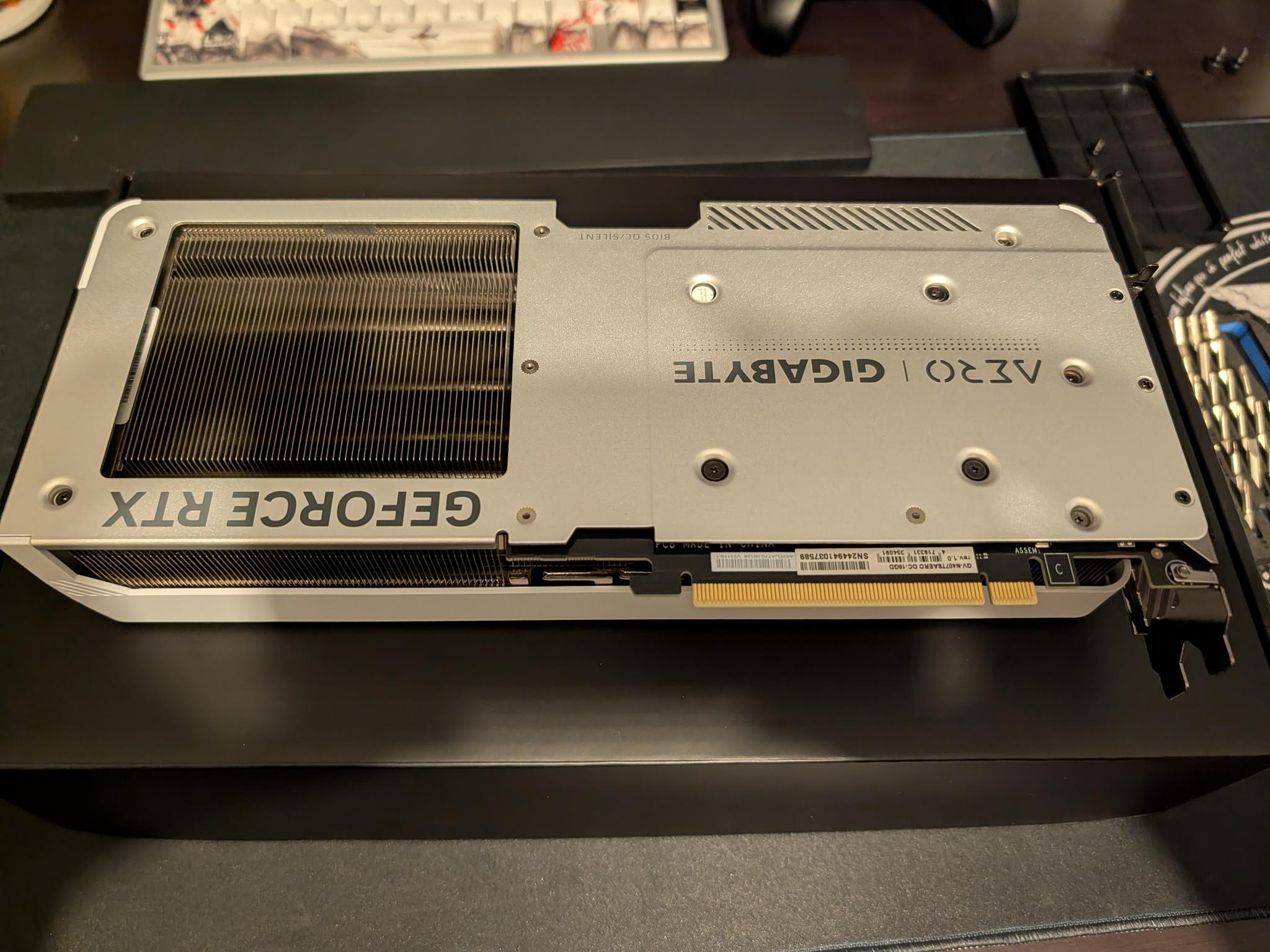 Gigabyte AERO 4070Ti Super (white)