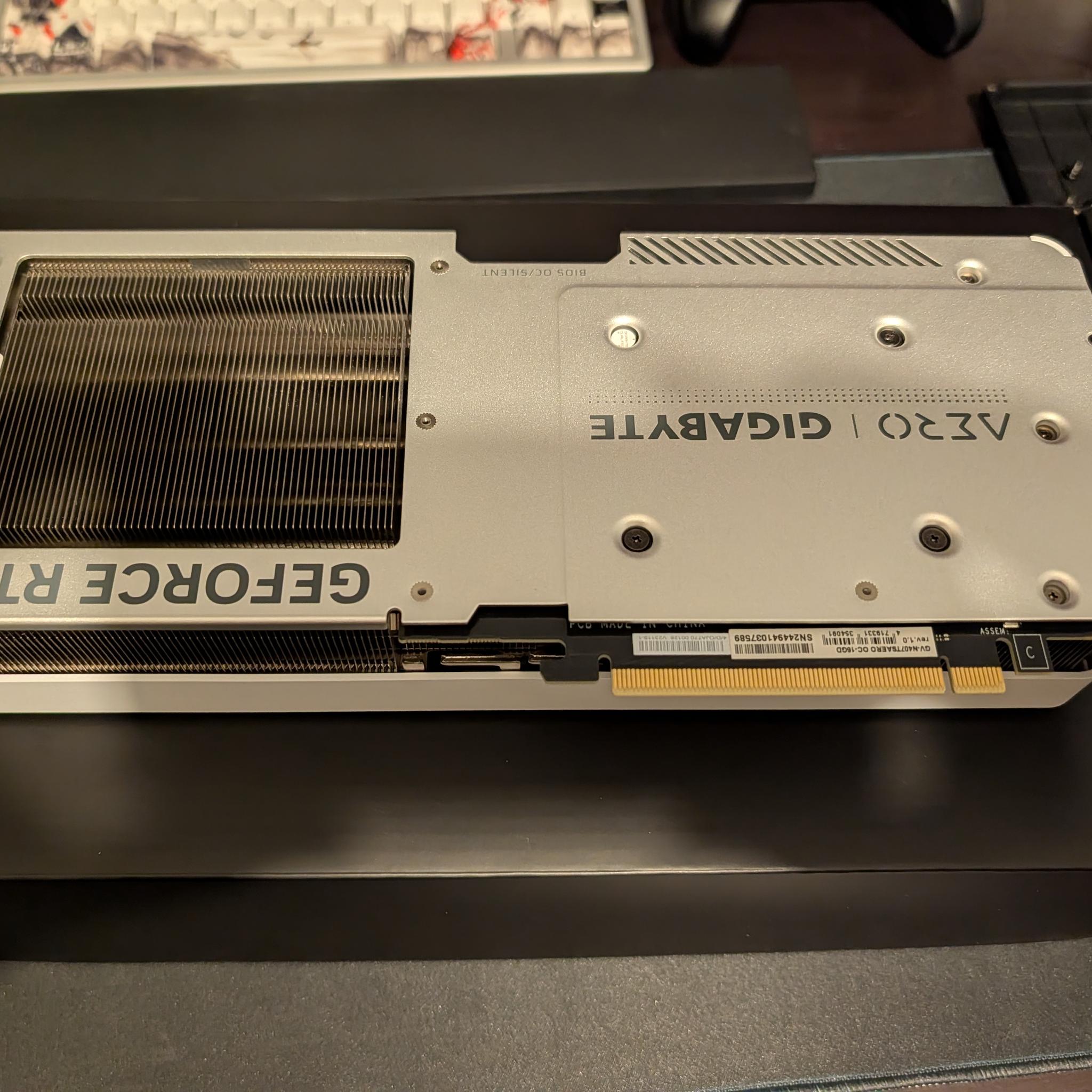 Gigabyte AERO 4070Ti Super (white)