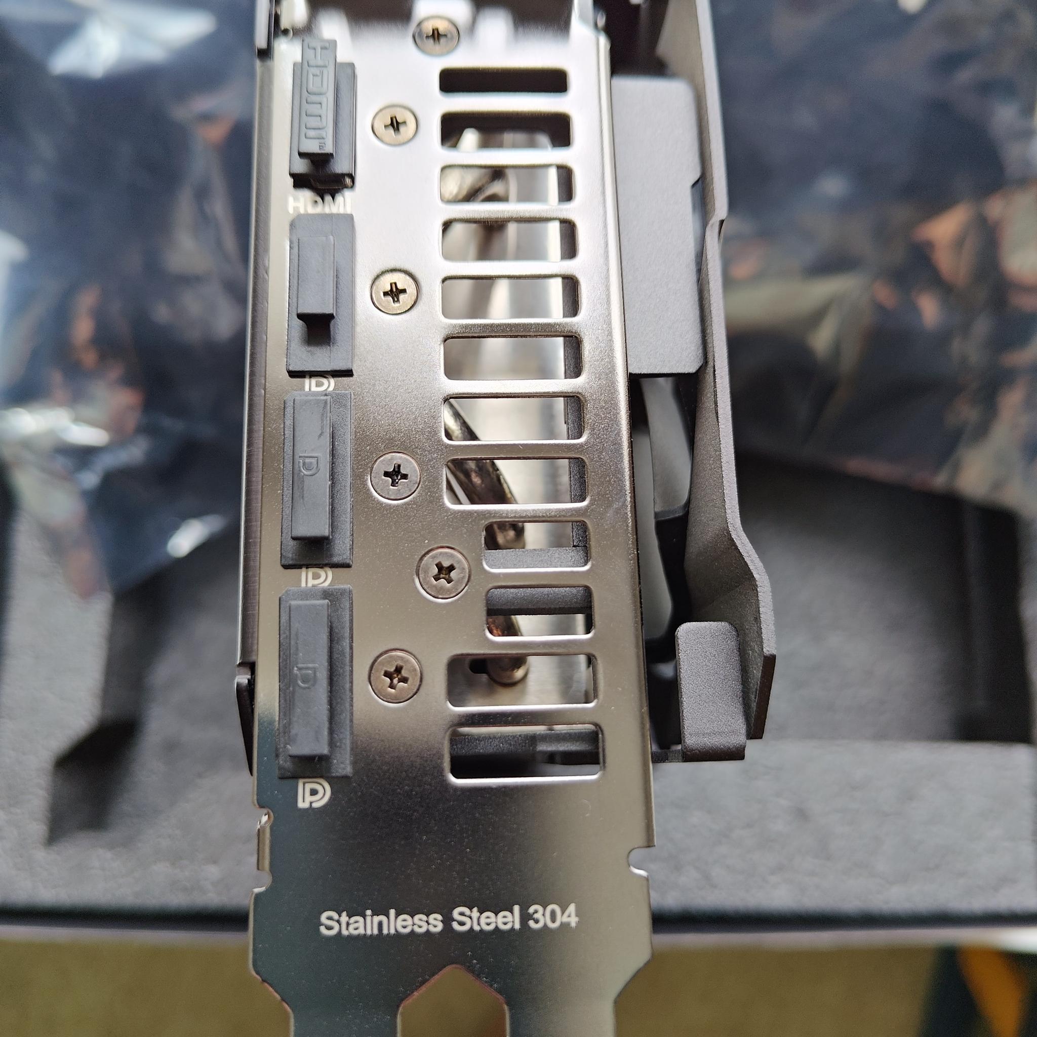 Like new ASUS TUF Gaming Radeon RX 6800 O16G OC D6 16GB