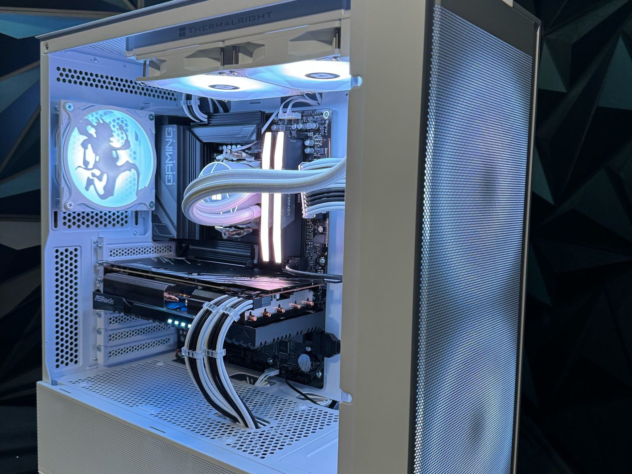 🏴‍☠️Luffy Gear 77 🏴‍☠️ Ryzen 7 7700X | RX 7800XT|32 GB DDR5| 1.5 TB NVMe|