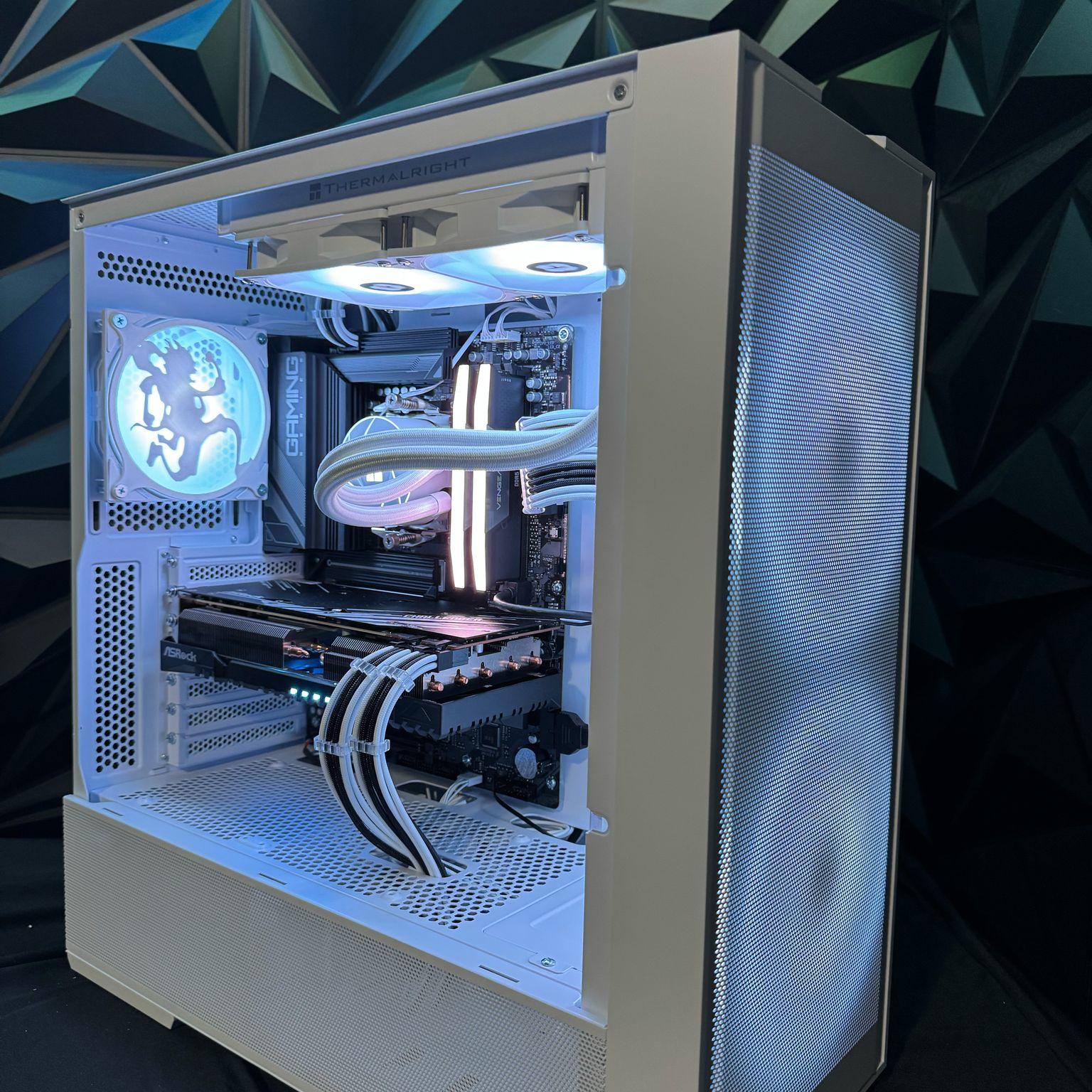 🏴‍☠️Luffy Gear 77 🏴‍☠️ Ryzen 7 7700X | RX 7800XT|32 GB DDR5| 1.5 TB NVMe|