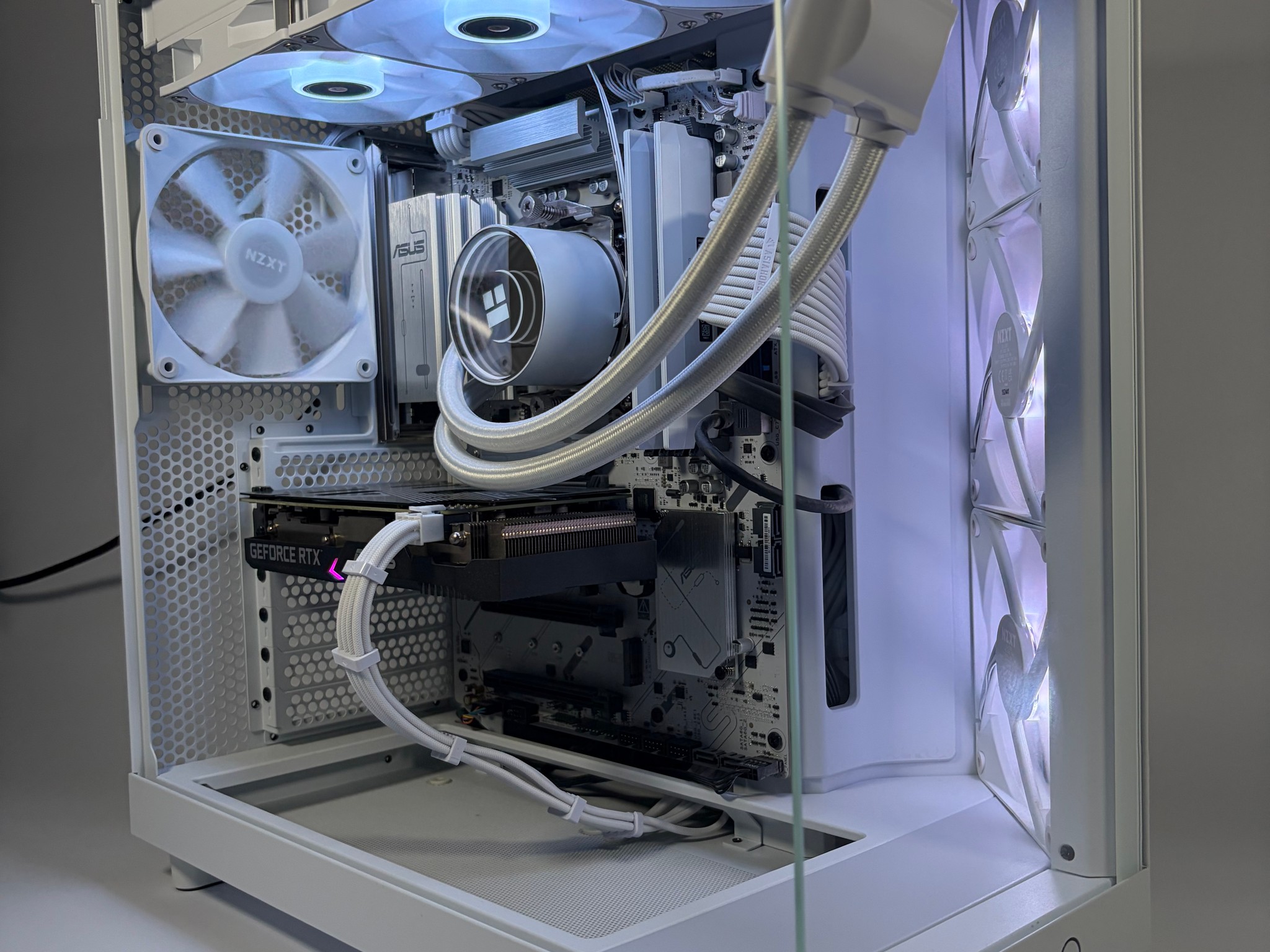 ❄️ Gaming PC | R5 8600G/ RTX 3060 Ti/ 32GB DDR5/ 1Tb Storage/ NZXT H6 White