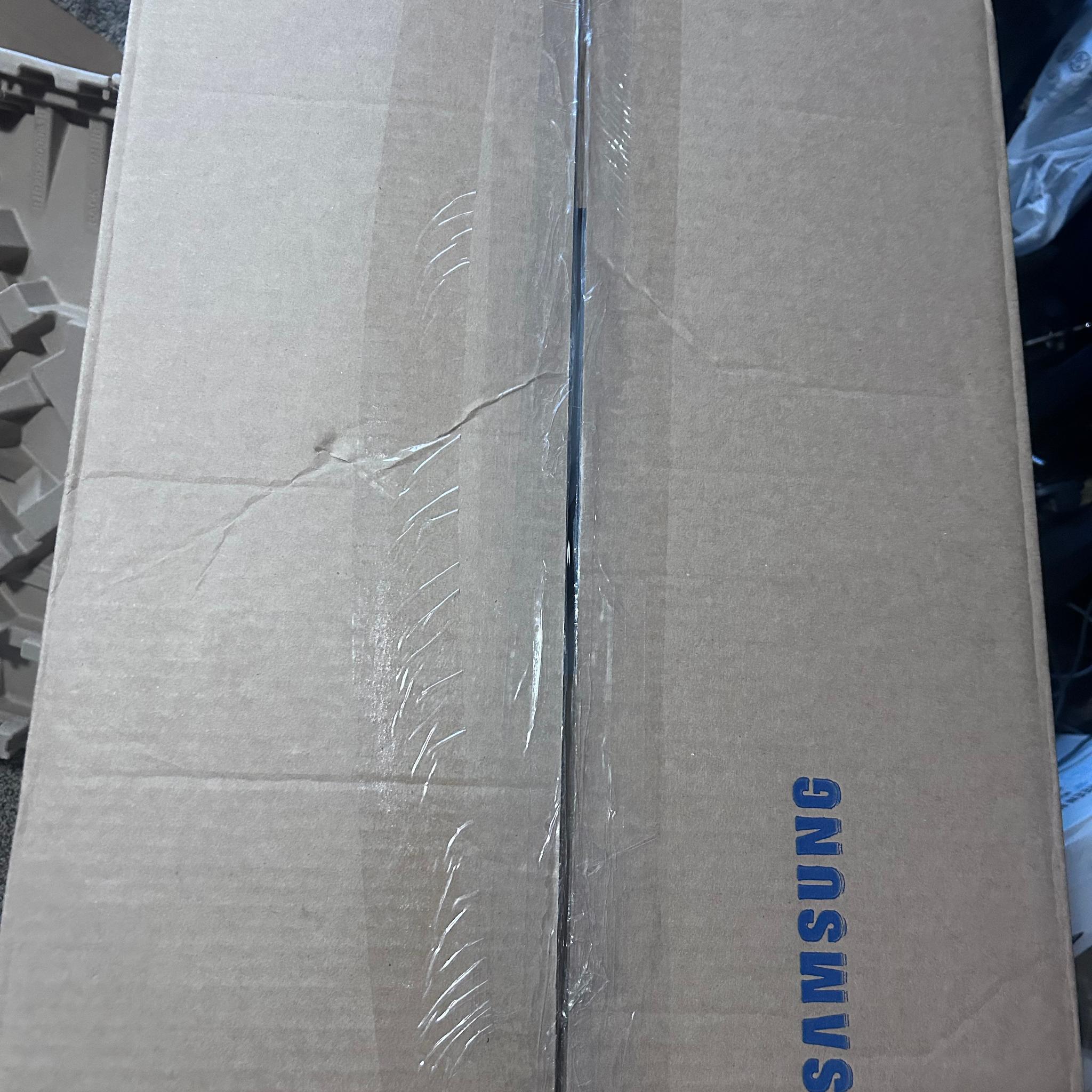 Samsung 27" Essential Curved Monitor (LC27F396FHNXZA)