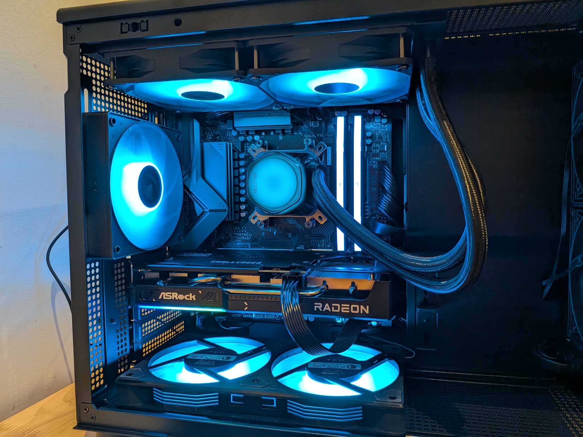 1440p Aqua - RX 9060 XT 16GB, Ryzen 5 9600X, 32 GB DDR5 RAM, 1 TB Gen 4 NVME, Liquid Cooled, RGB