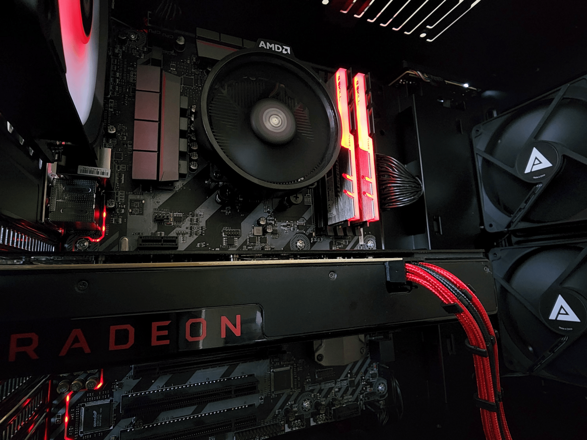 AMD Ryzen 3 2200G // XFX Radeon RX 480 8GB // GSKILL 16GB 3000MHz