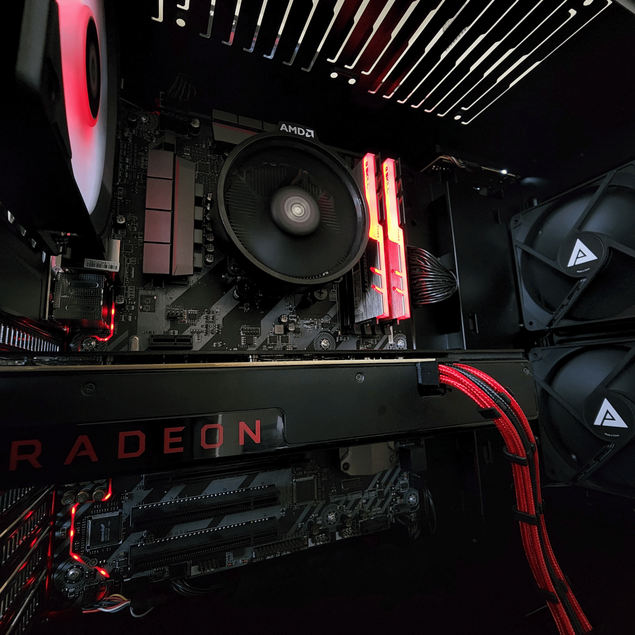 AMD Ryzen 3 2200G // XFX Radeon RX 480 8GB // GSKILL 16GB 3000MHz