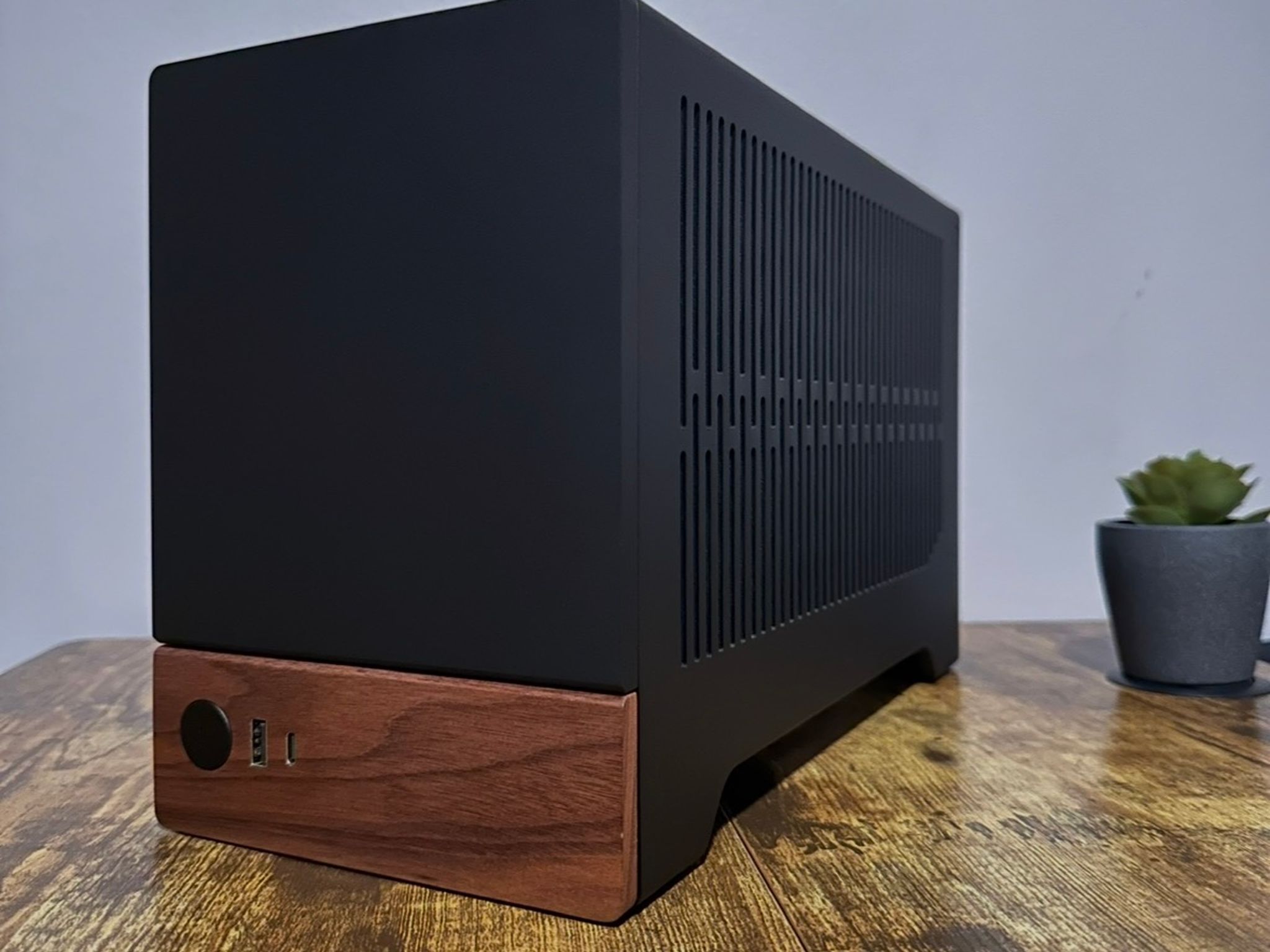 Fractal Design Terra (Graphite) Mini-ITX PC Case