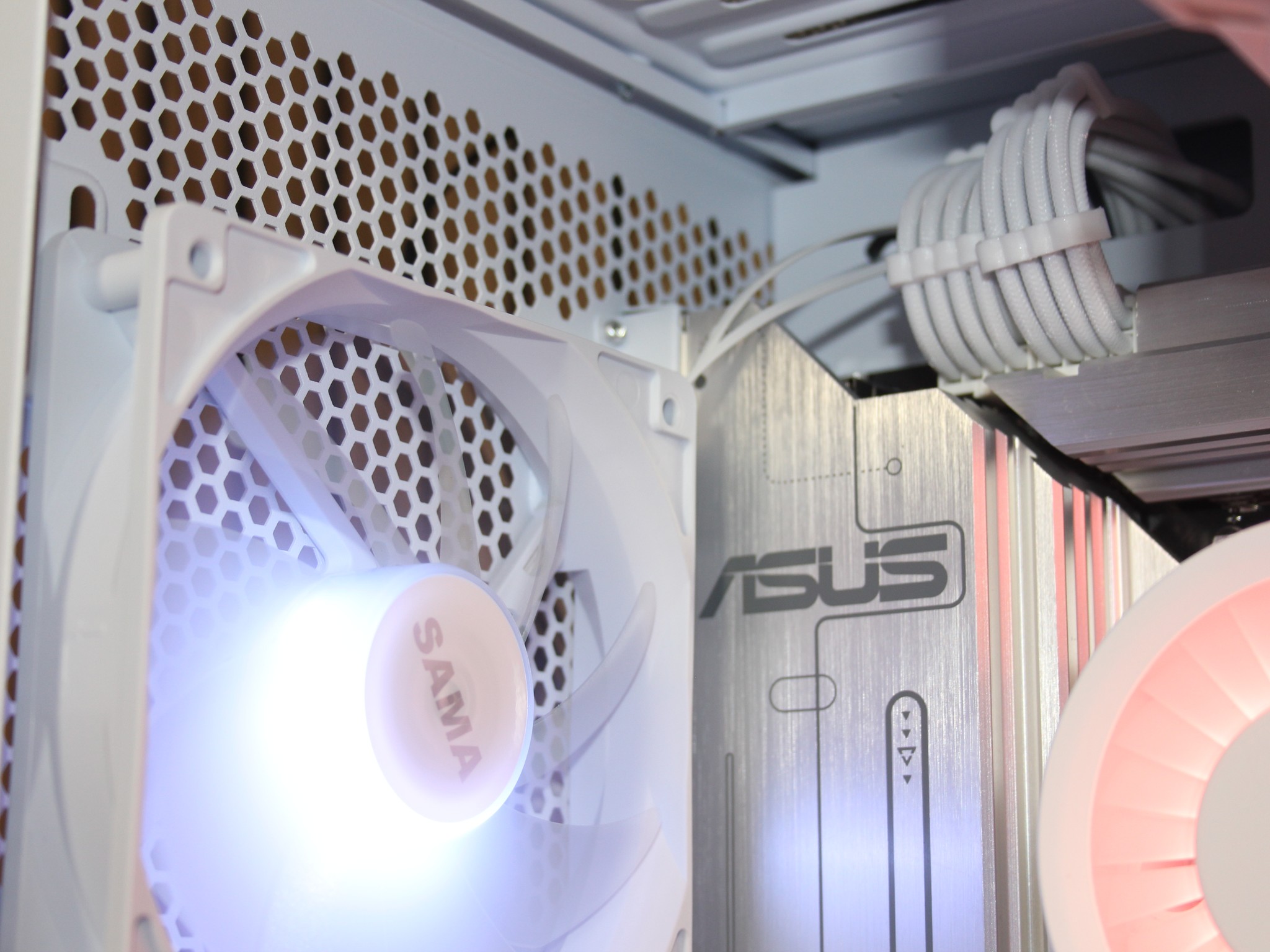 RTX 4080 Super  |Ryzen 7 7800X3D | 32GB DDR5 | 1TB NVME | Arctic | 850W platinum | Windows 11 |WIFI