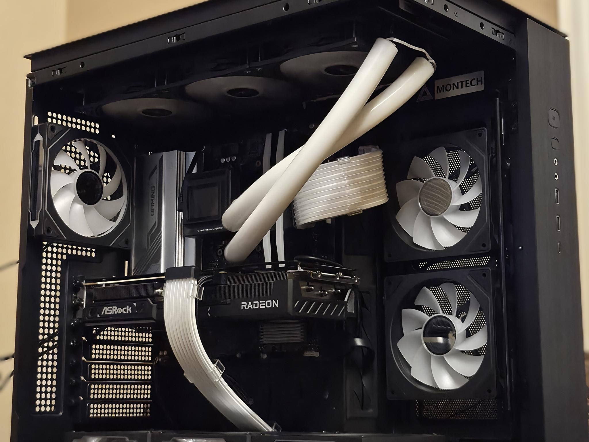 The Dark Knight! 🦇 | RX 9070 16GB | Ryzen 5 9600X | 32GB DDR5 6000 | 1TB NVMe | LCD Display!