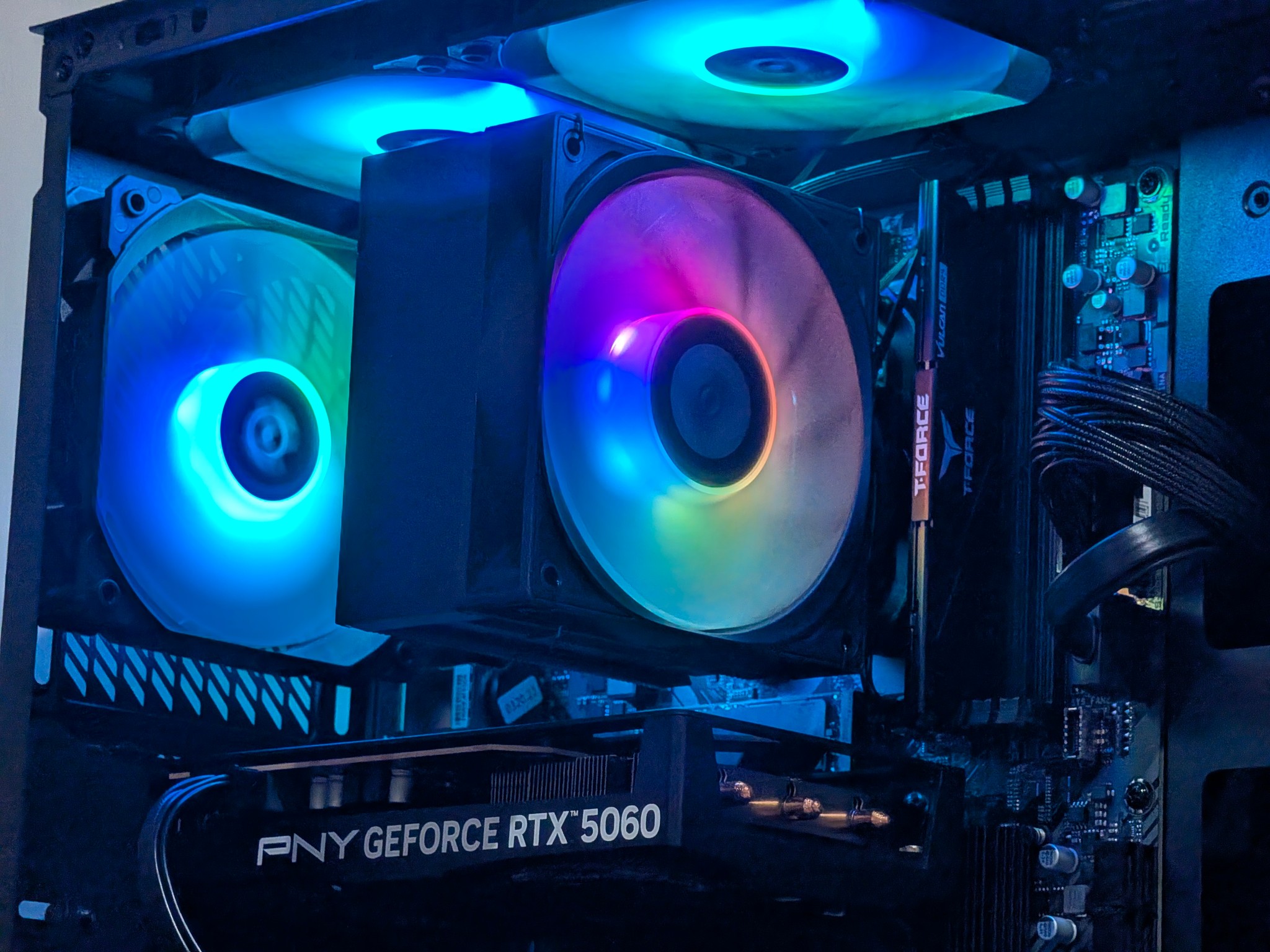 🌈🖤Ryzen 5 8400F | RTX 5060 | 16GB DDR5 | 1TB SSD | Gaming PC🖤🌈