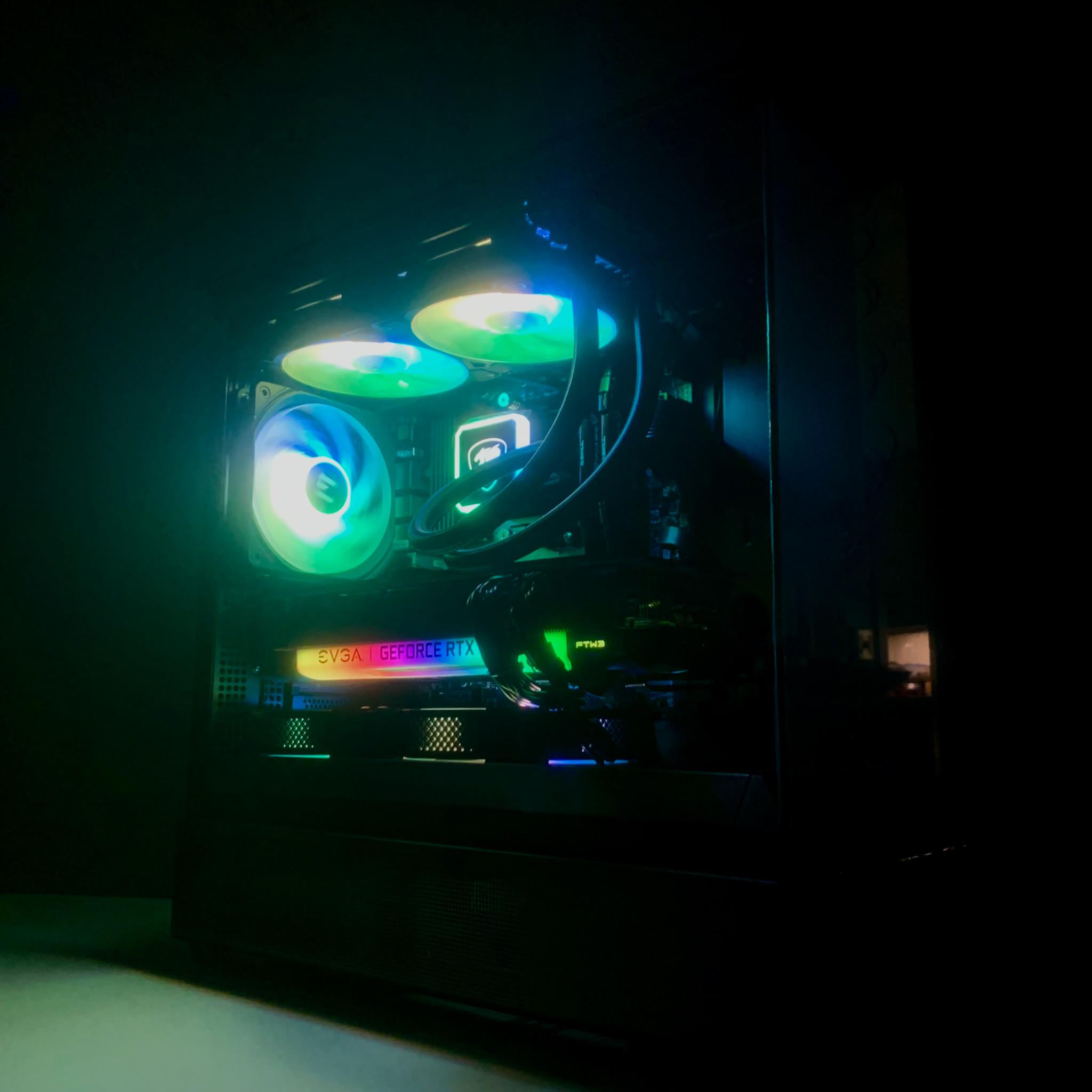 LEGENDARY EVGA RTX 3070 TI + Ryzen 5 5600X - 32 GB RAM - 2 TB SSD