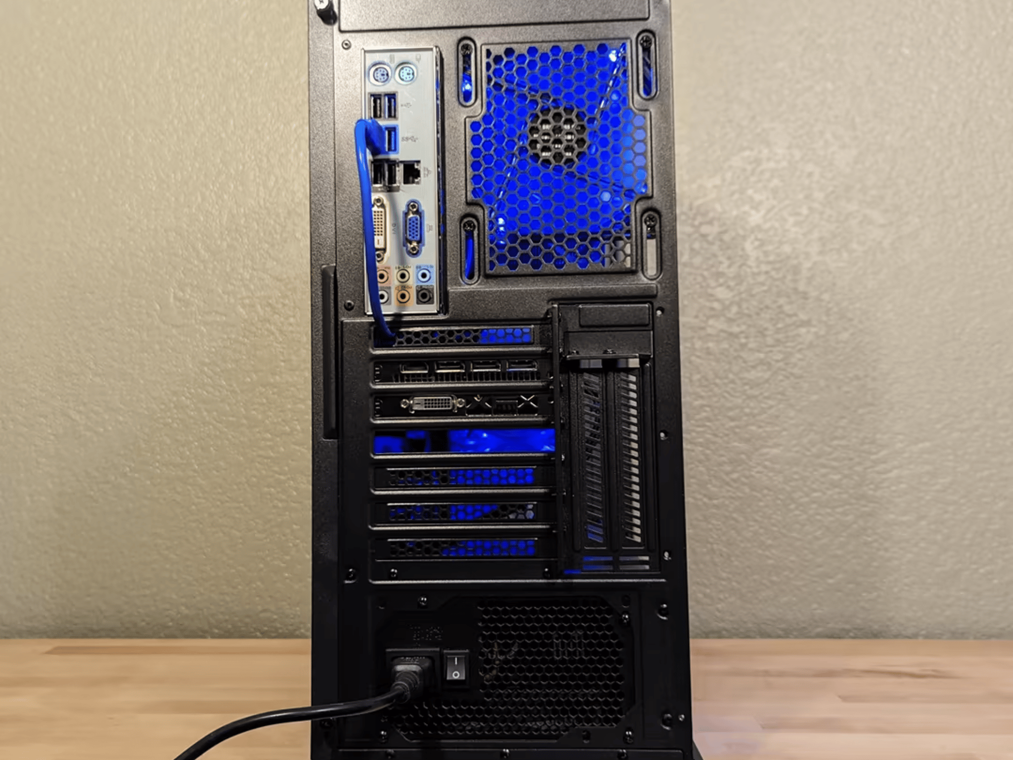 Great 1080p Blue Theme Gaming PC (i7, RX 480)