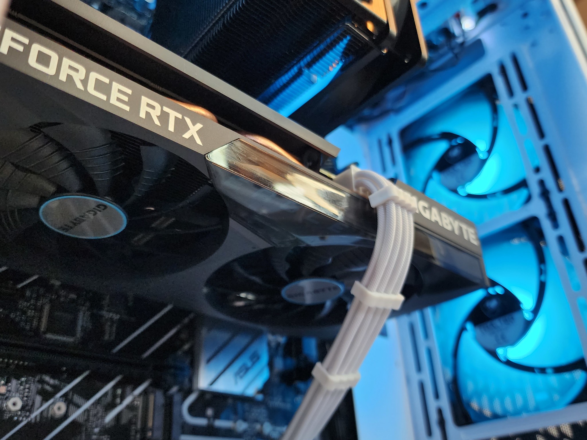 💙🤍RTX 3060 | Core i3 12100F | 16GB 3200MHz | 1TB SSD