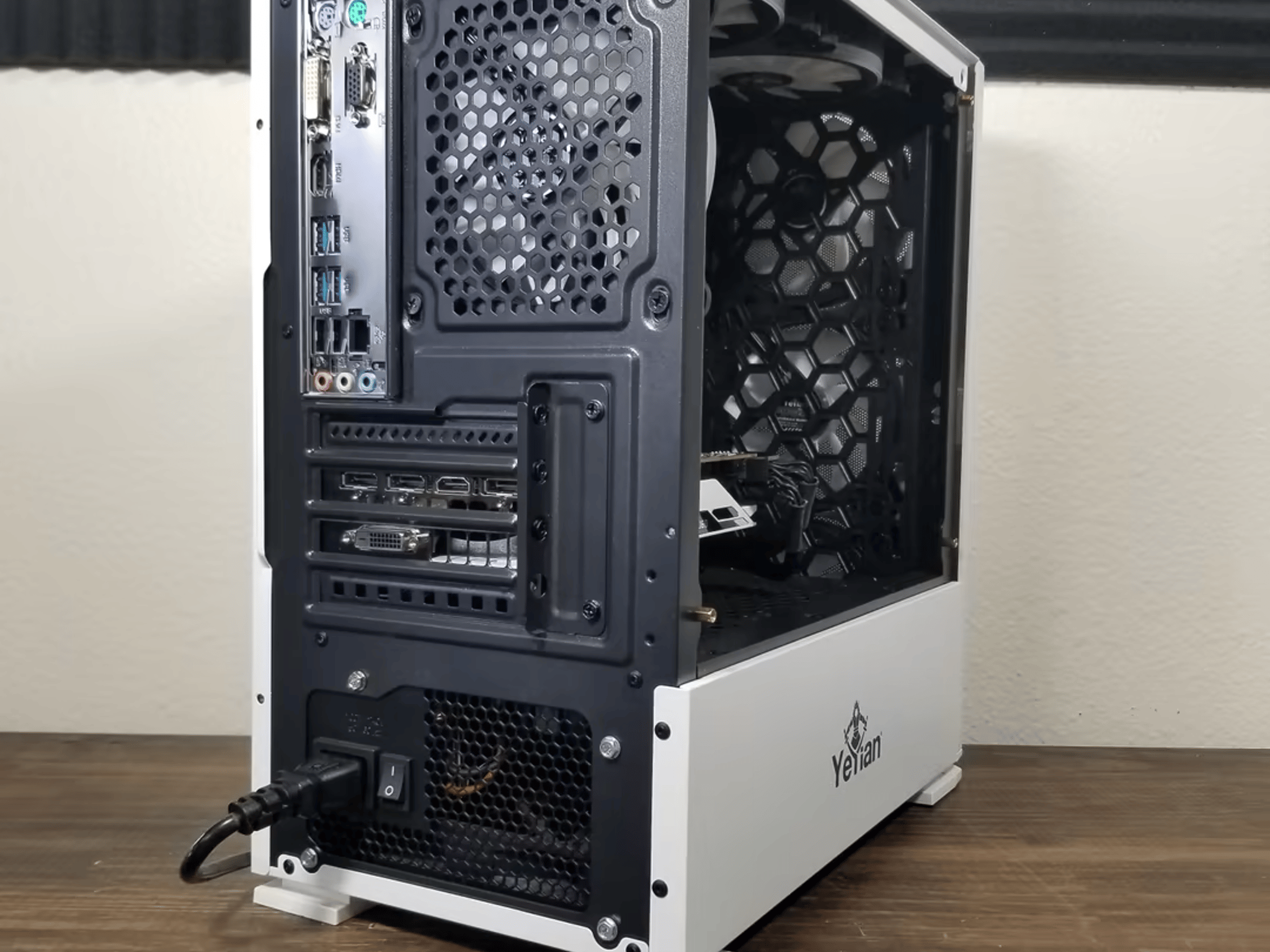 AMD Ryzen 5 2600 // EVGA GeForce GTX 1060 // Corsair LPX 16GB 3000MHz
