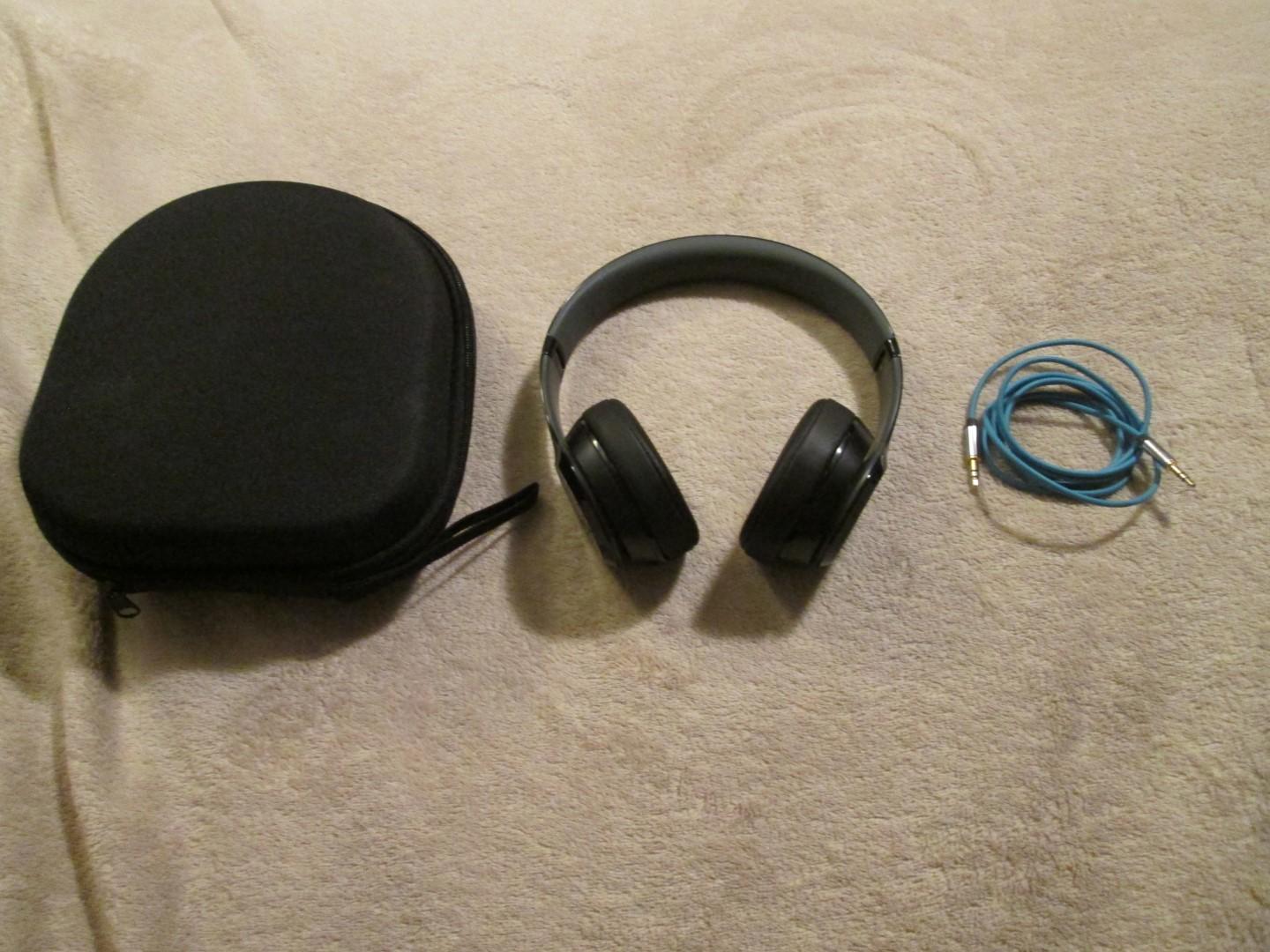 Beats By Dre Solo 2 Headphones WIth Case