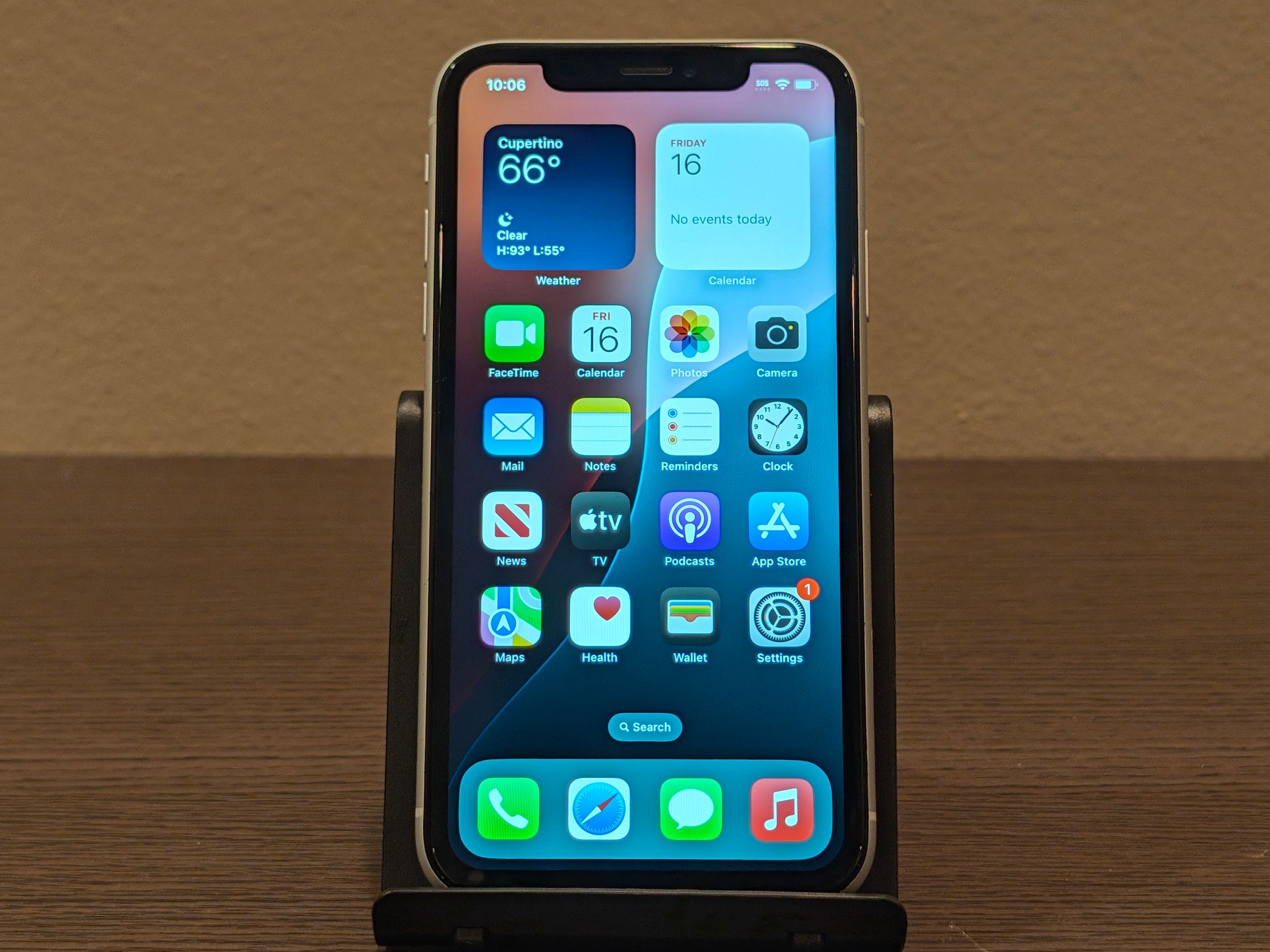 Apple iPhone XR A1984 64GB White LOCKED AT&T