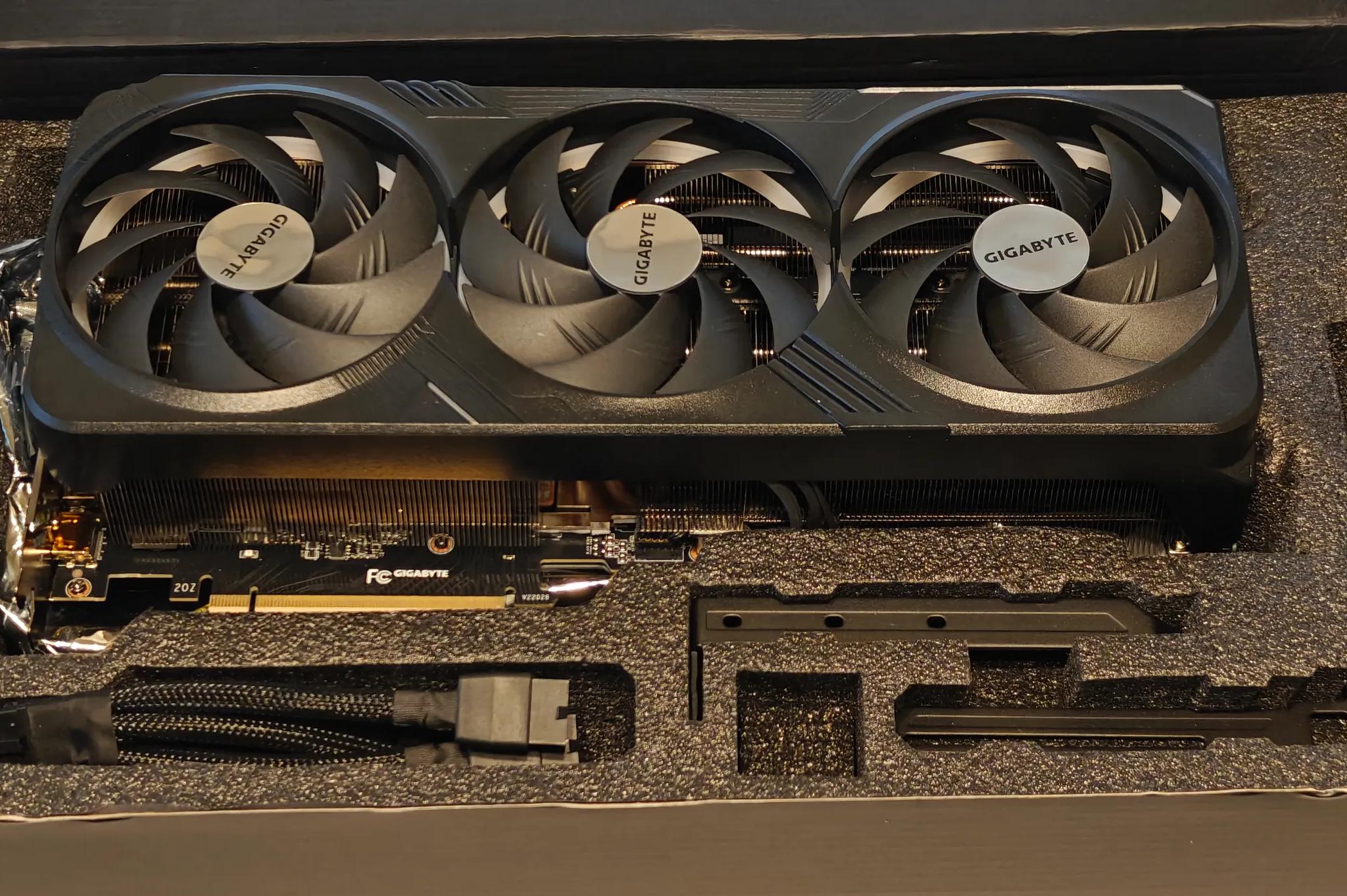 GIGABYTE GAMING GeForce RTX 4090 24GB GDDR6X (OPEN BOX, RETAIL BOX DAMAGE)