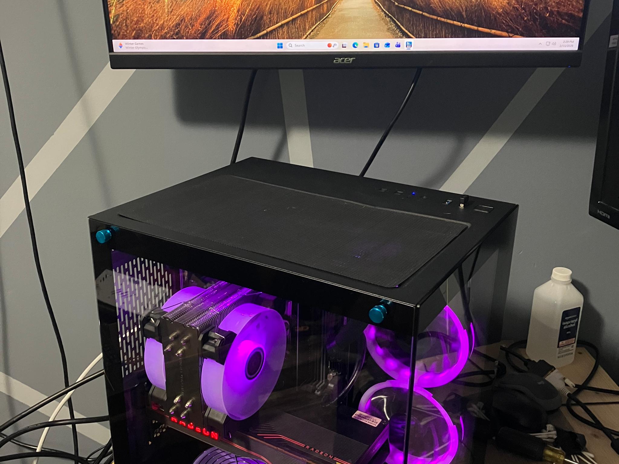 i7-9700 | RX 5700 XT | 16 GB Ram | 512 GM NVMe | 600W PSU | Win 11