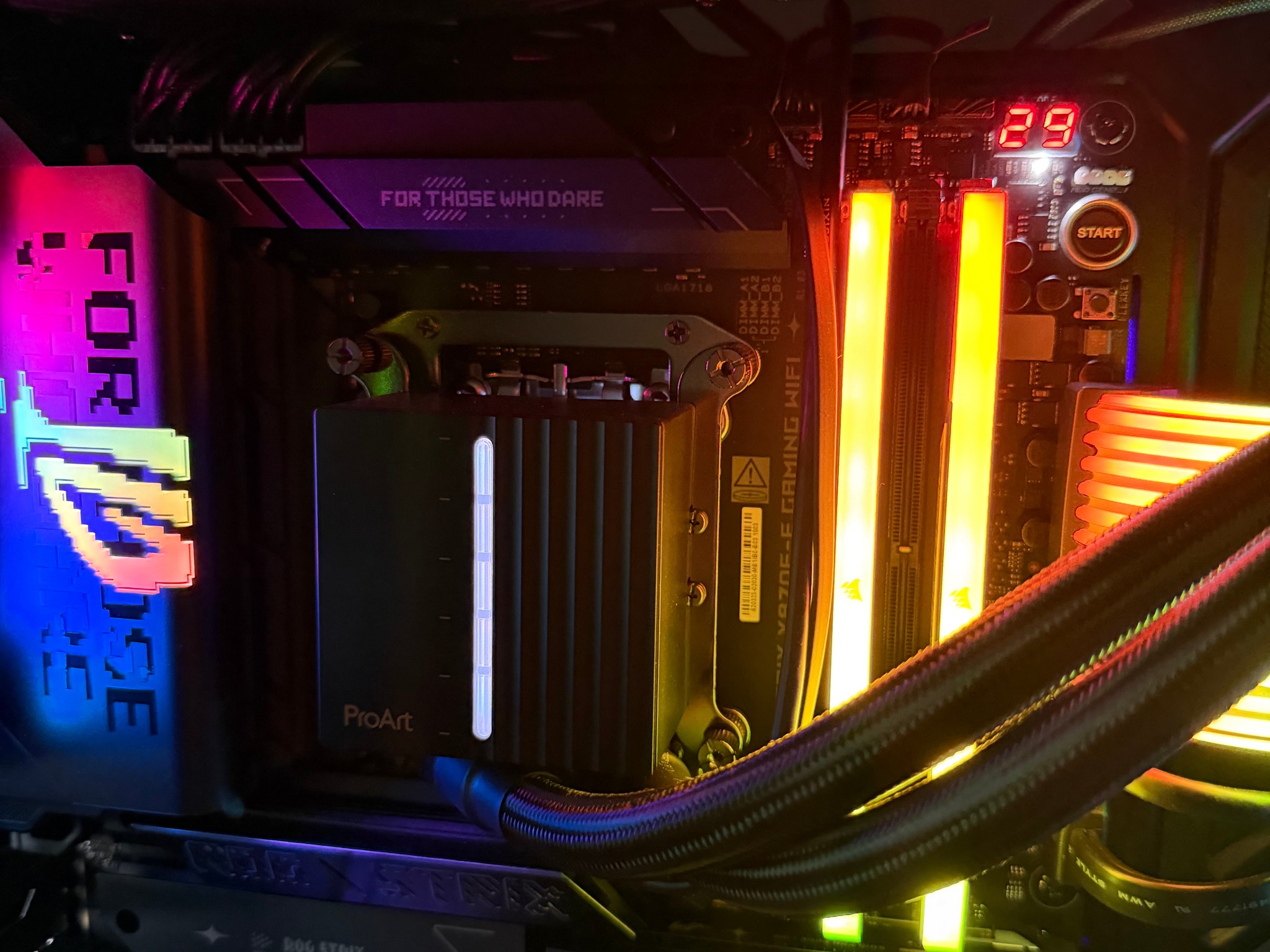 Asus Astral RTX 5090 OC 32GB + AMD Ryzen 9 9950X3D