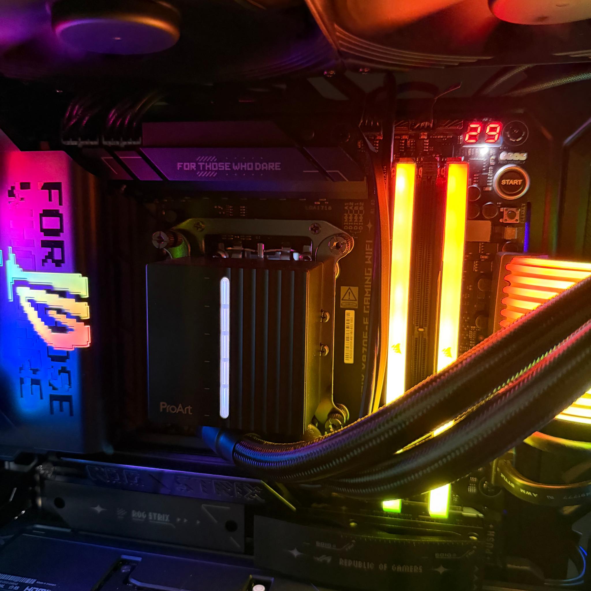 Asus Astral RTX 5090 OC 32GB + AMD Ryzen 9 9950X3D