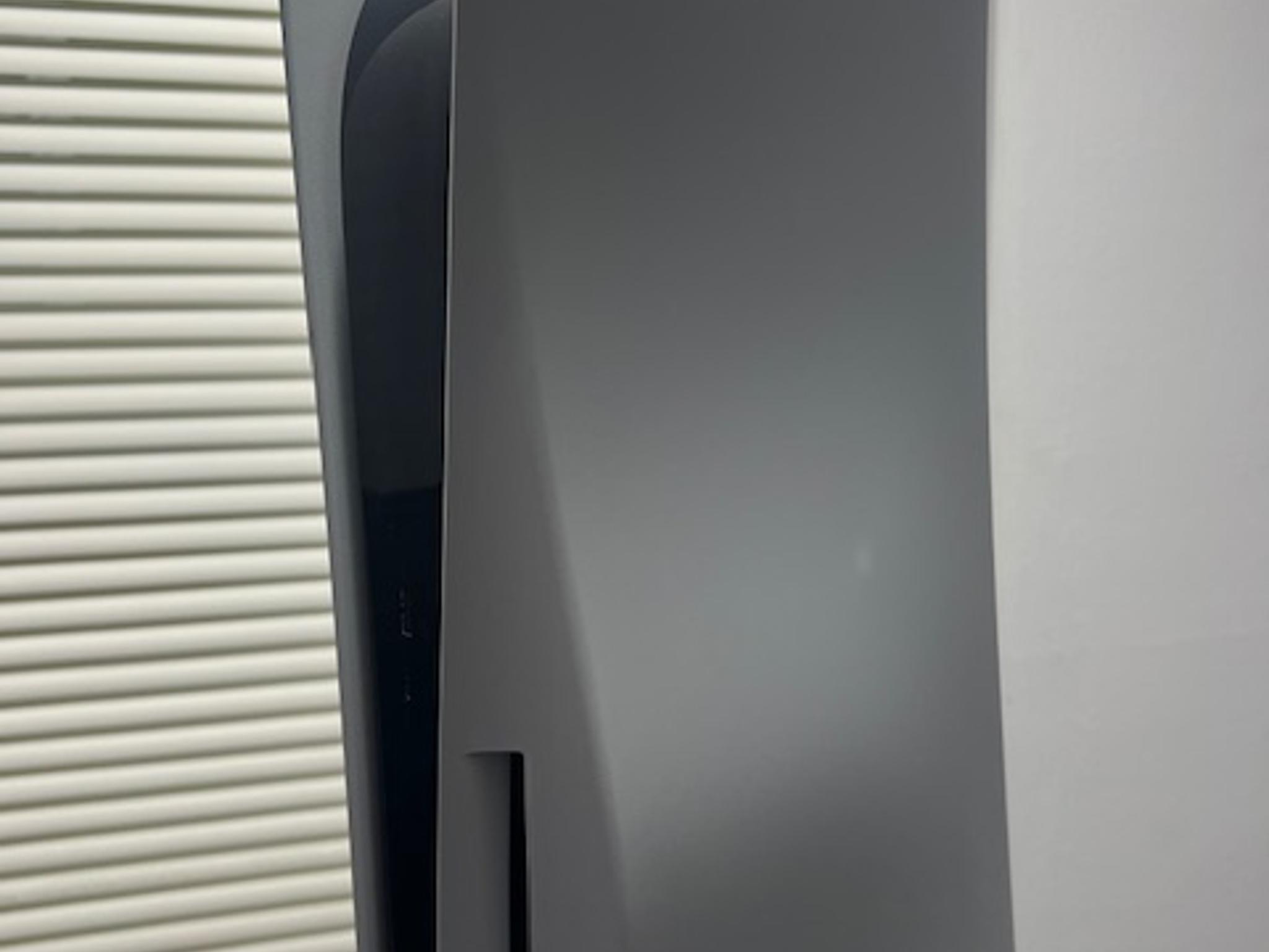 Playstation 5 + Black Plates