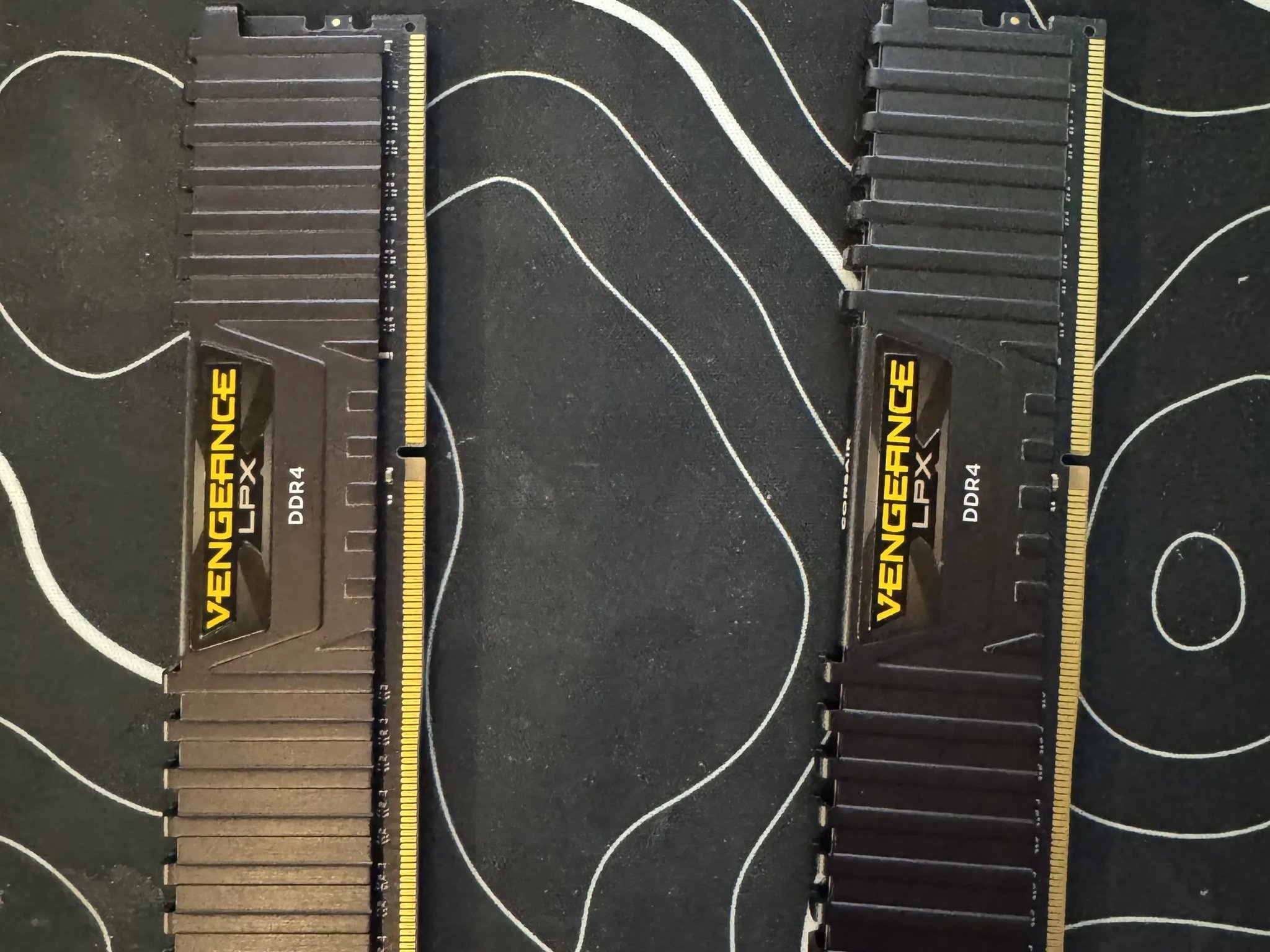 Corsair Vengeance LPX 16 GB (2 x 8 GB) DDR4-3600 CL18 Memory