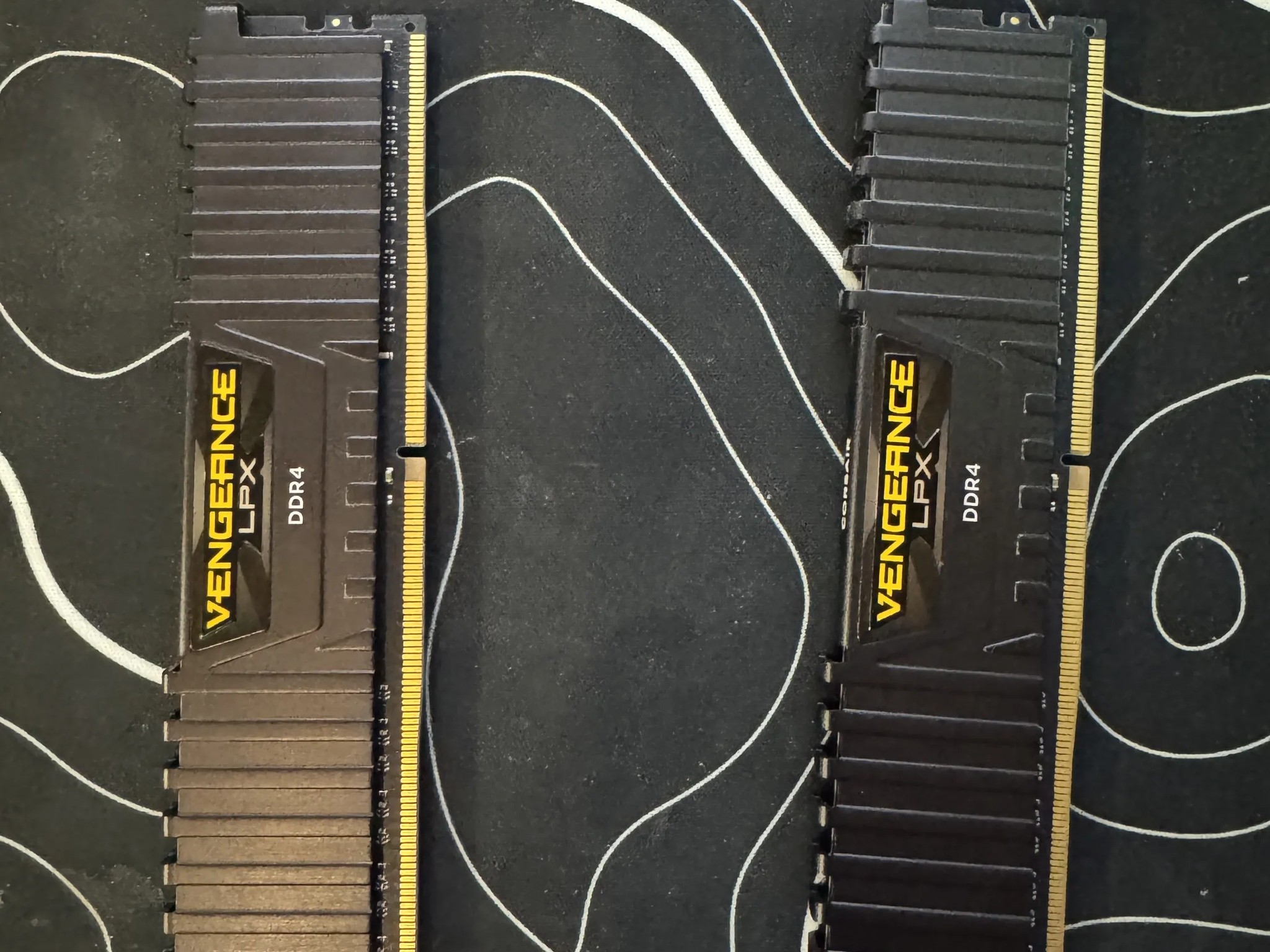 Corsair Vengeance LPX 16 GB (2 x 8 GB) DDR4-3600 CL18 Memory