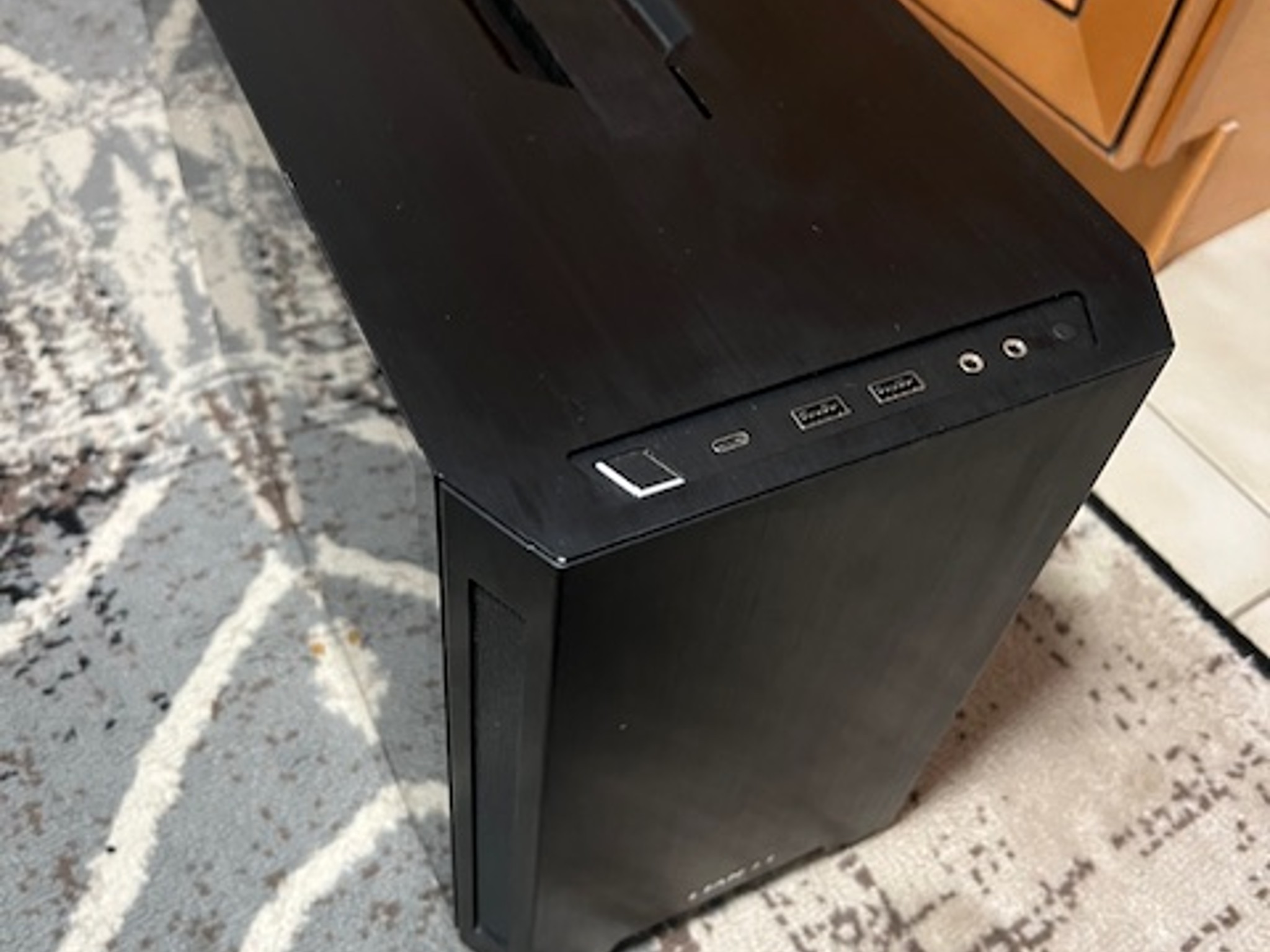 LIAN LI TU150 Aluminium Tempered glass Mini ITX Case Black + 850 Watt Lian Li SFX Power Supply Black