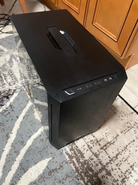 LIAN LI TU150 Aluminium Tempered glass Mini ITX Case Black + 850 Watt Lian Li SFX Power Supply Black