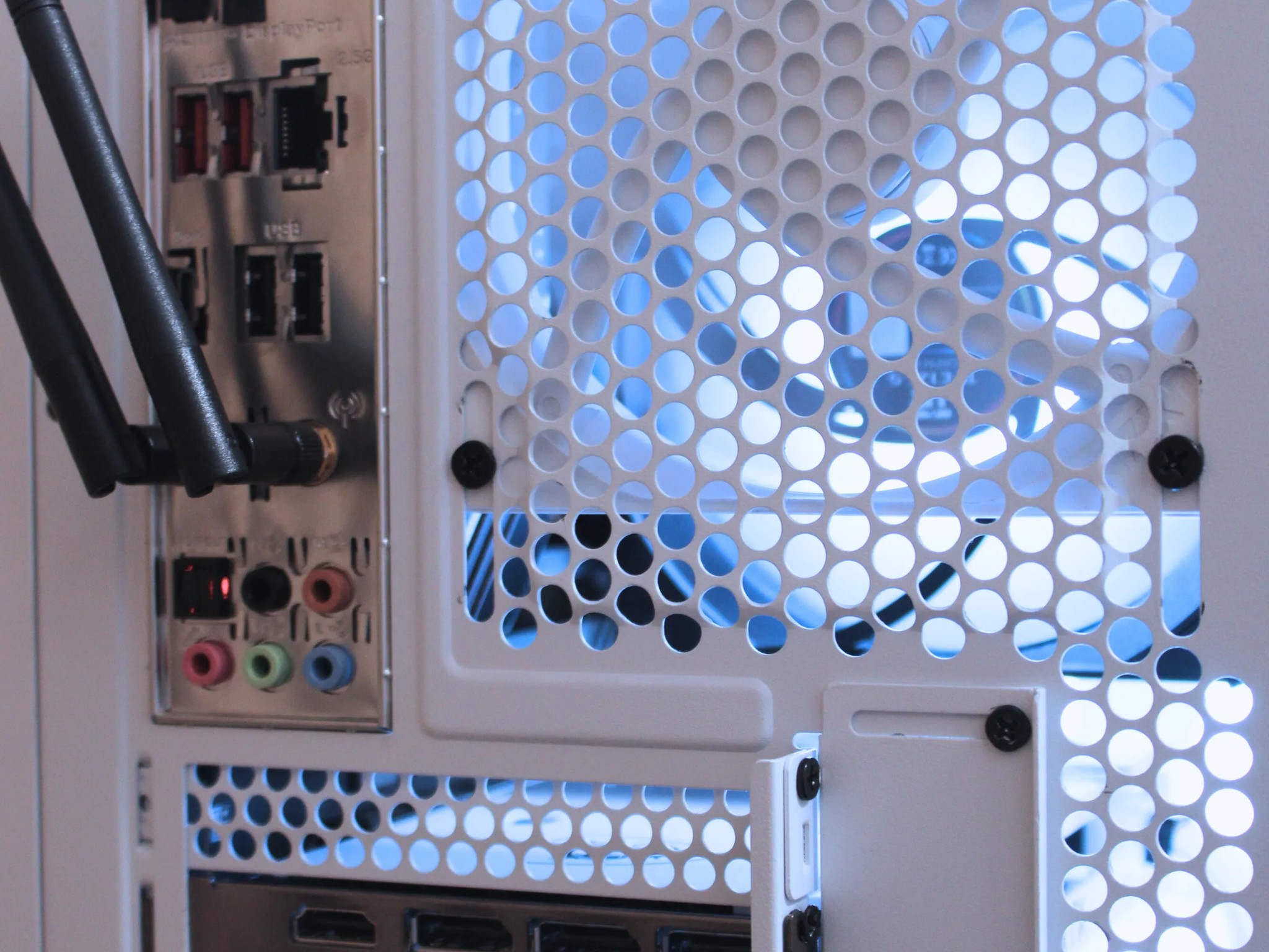 WHITE CUSTOM GAMING PC | RTX 5060 🎮 | 32GB RAM DDR5 ⚡️| Intel Core i5-12400F 🧠 |
