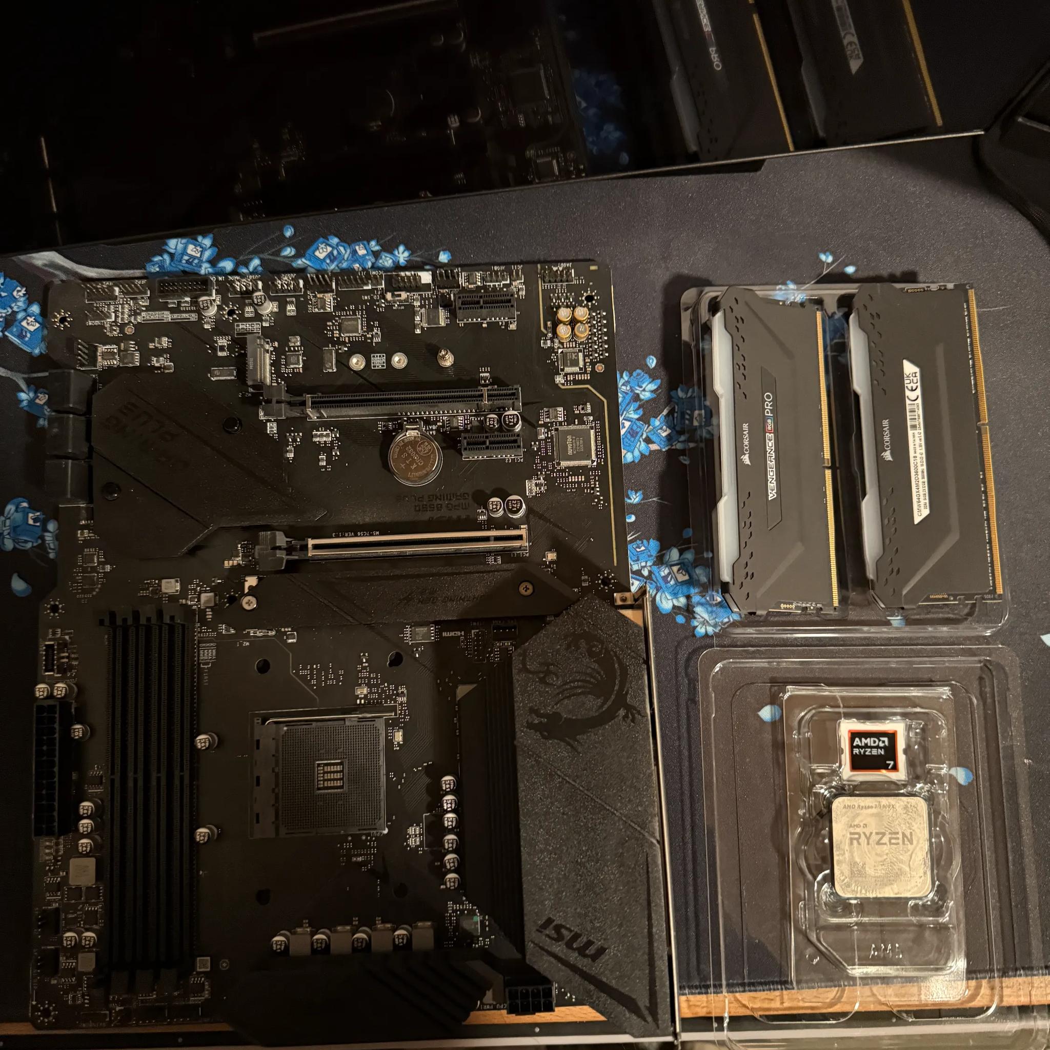 Ryzen 7 5800X + MSI B550 Gaming Plus + Corsair Vengeance 2x32GB 3600MHz