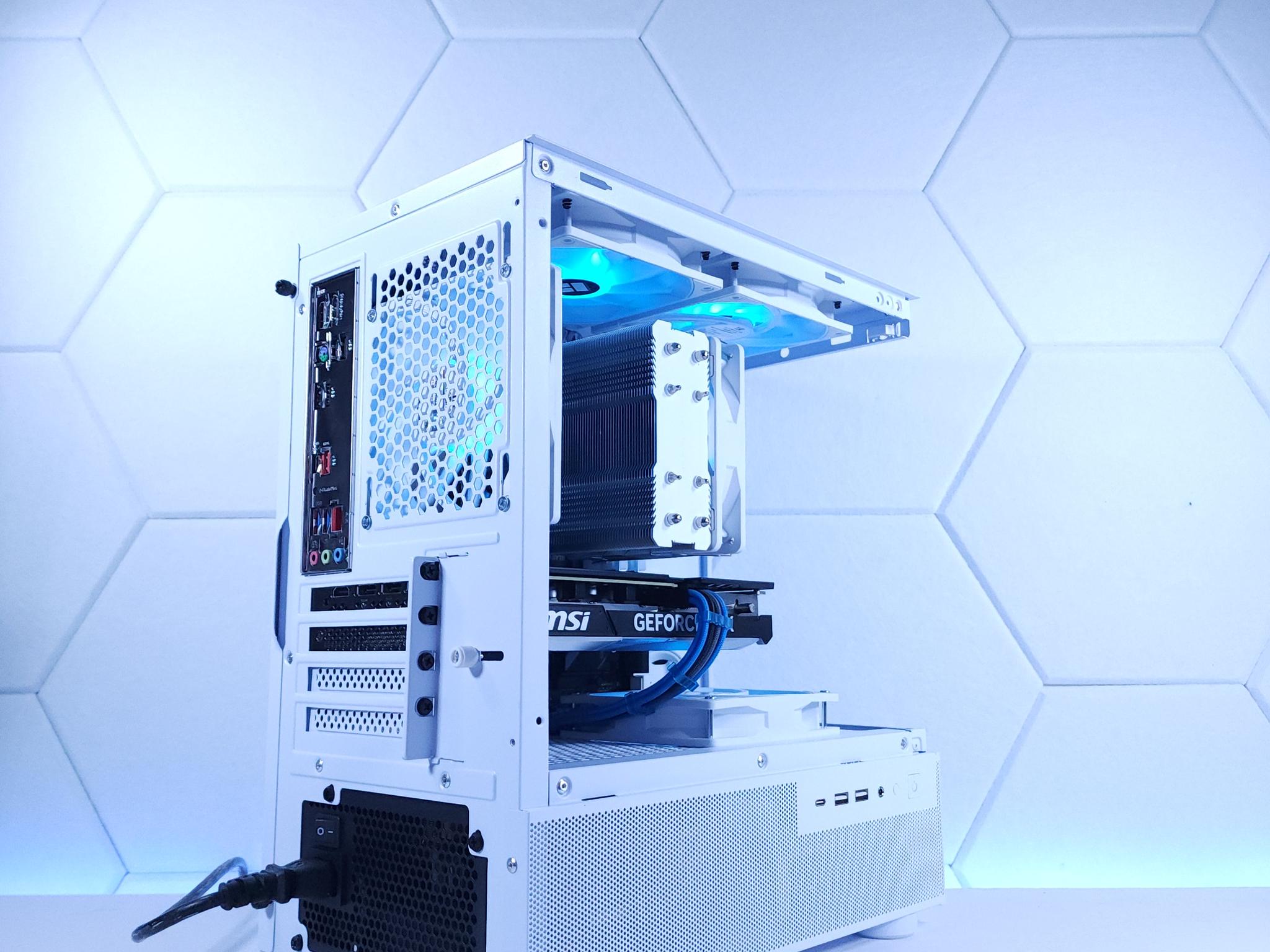 💙🤍RTX 4070 || Ryzen 5 7500F || 2TB NVMe SSD || 32GB 6000MHz DDR5 || 1440p Gaming Computer